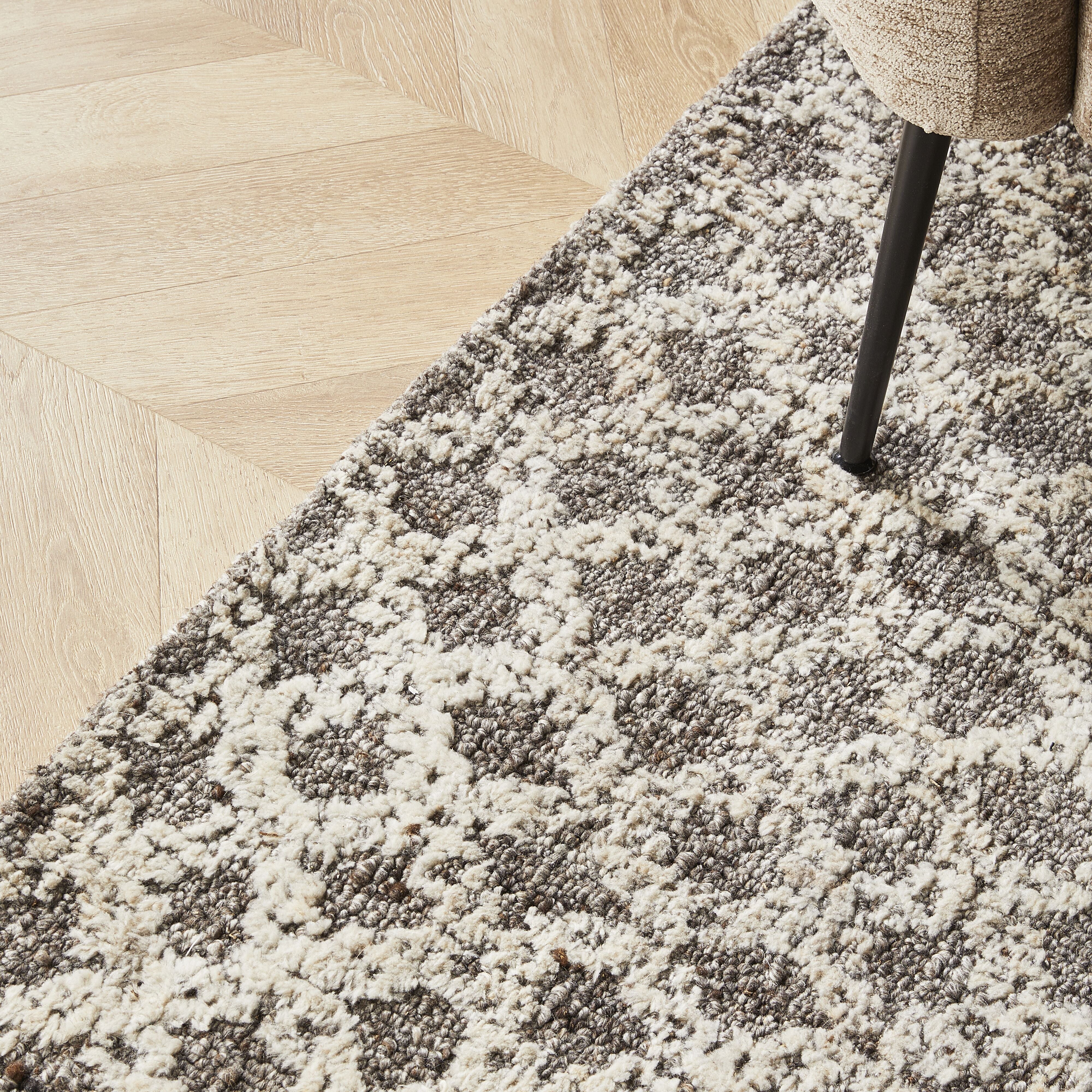 Aarvi Diamond Hand-Tufted Rug 300x240cm - Image 3