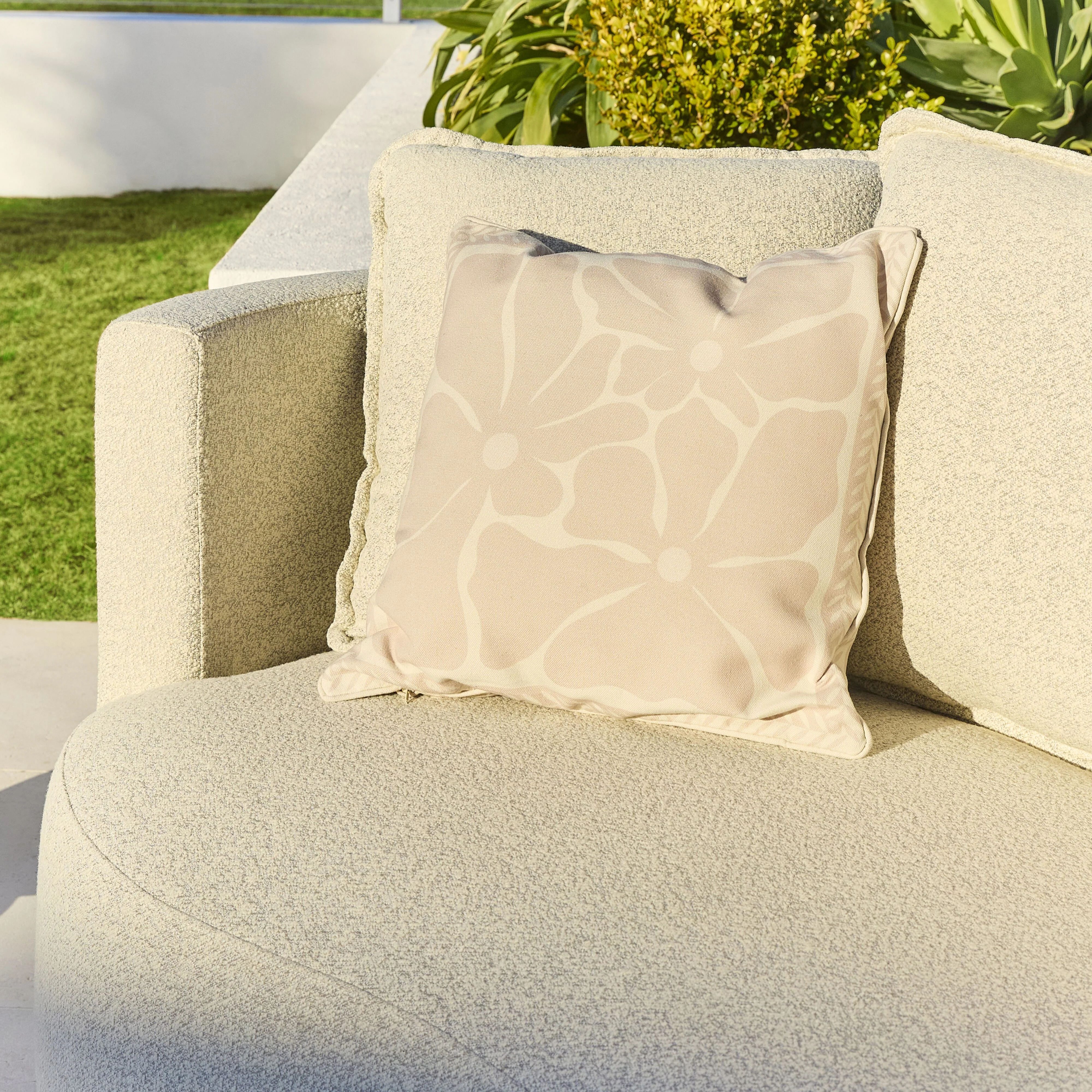 Aletta 3 Seater Sofa - Image 10