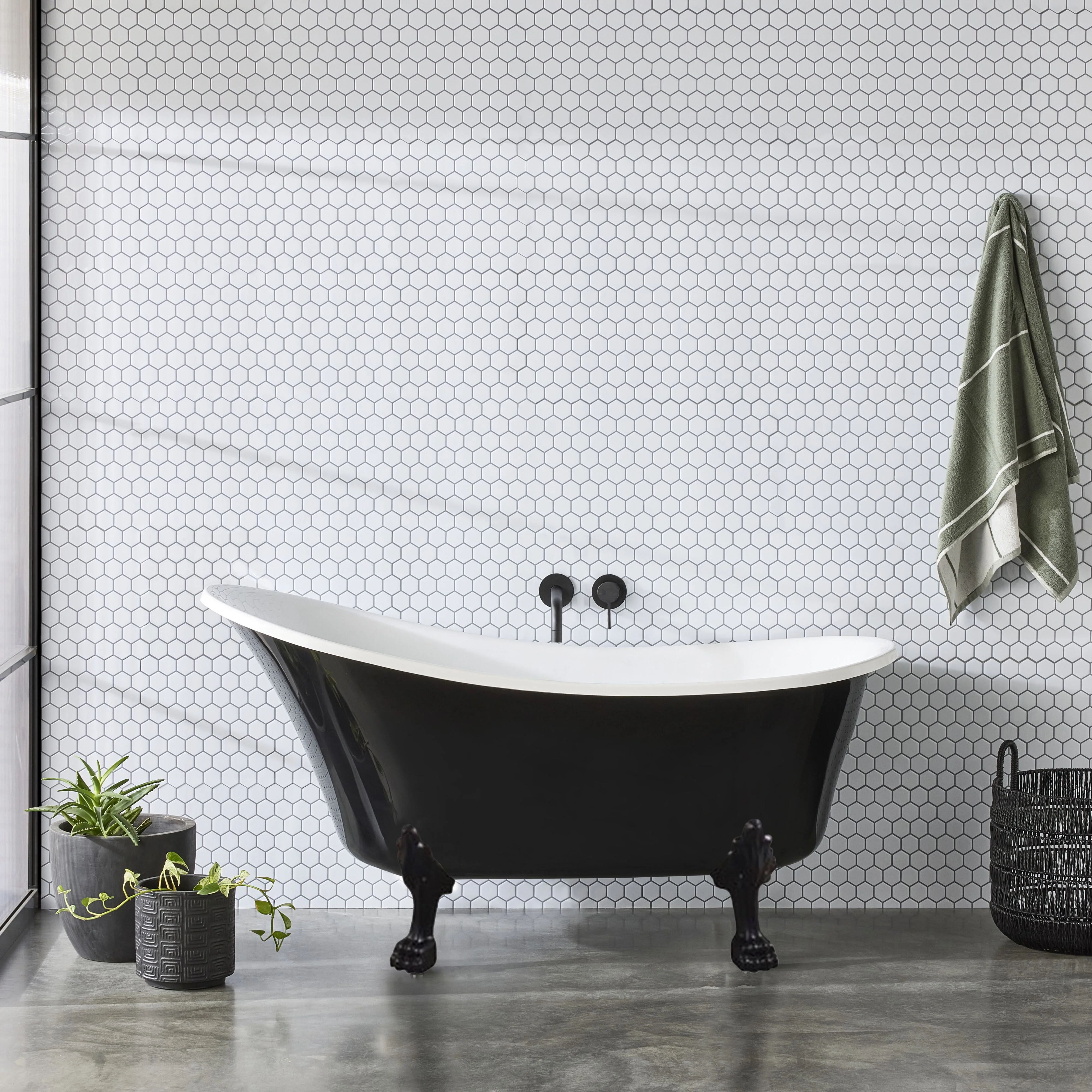 Alto Black Bath 1520mm with Black Feet Package - Image 2