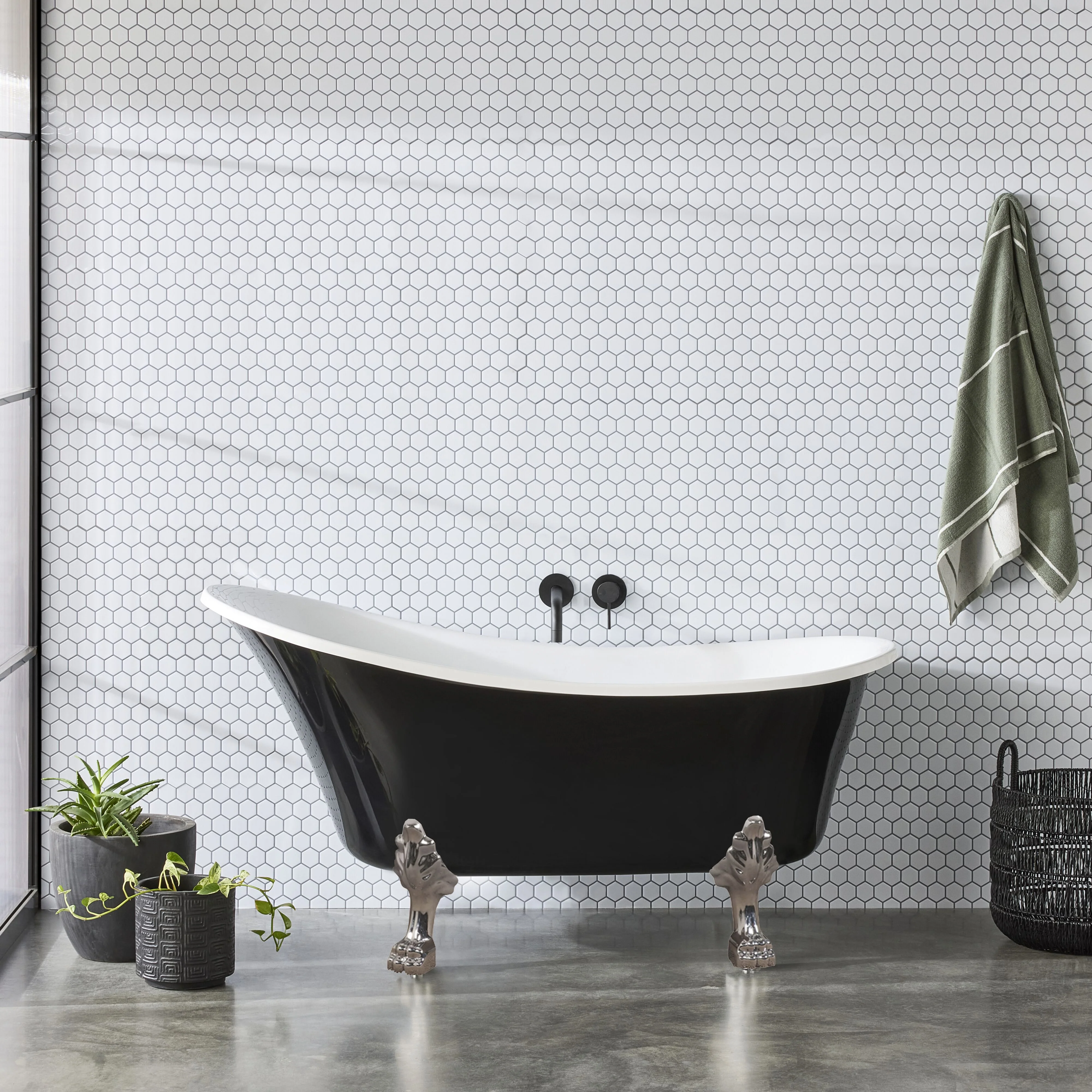 Alto Black Bath 1520mm with Chrome Feet Package - Image 2