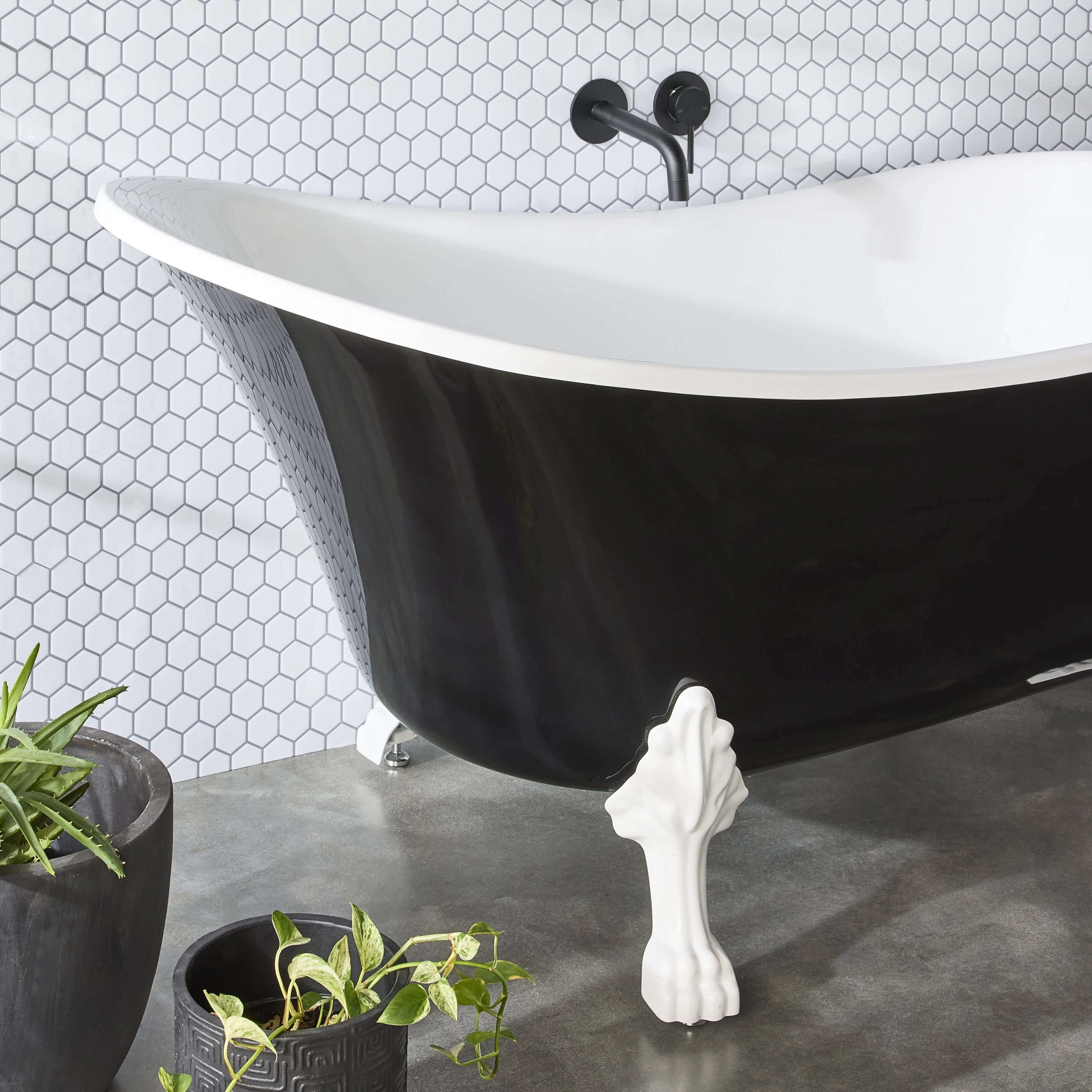 Alto Black Bath 1520mm with White Feet Package - Image 10