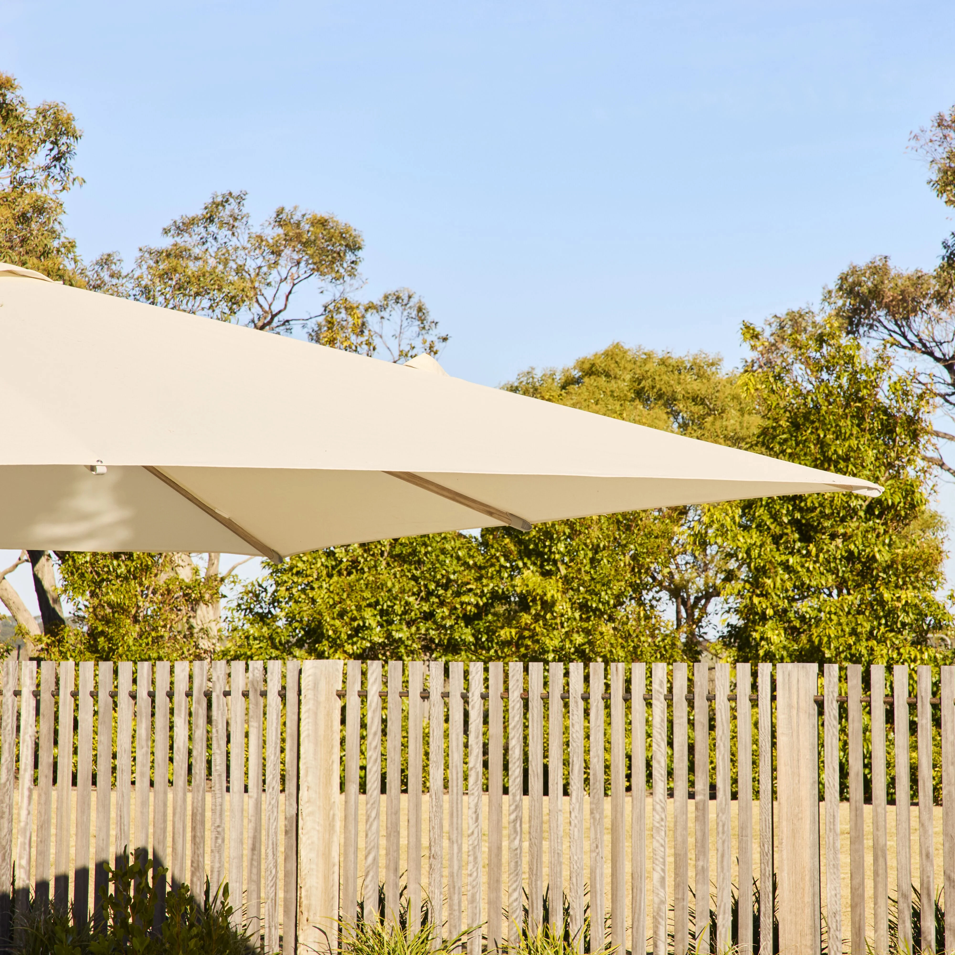 Amalfi Deluxe Cantilever Umbrella Oatmeal 300x400cm - Image 4