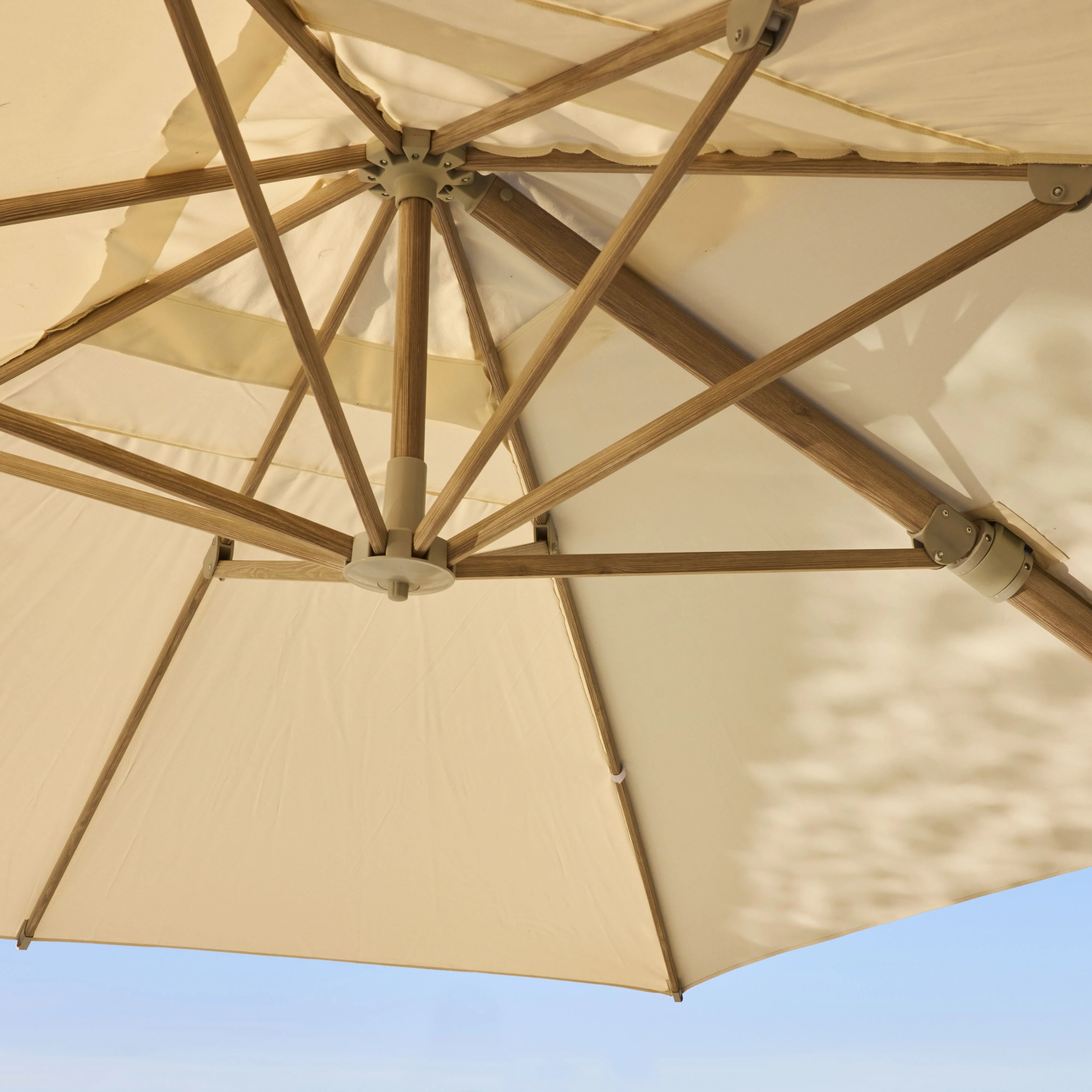 Amalfi Deluxe Cantilever Umbrella Oatmeal 300x400cm - Image 5