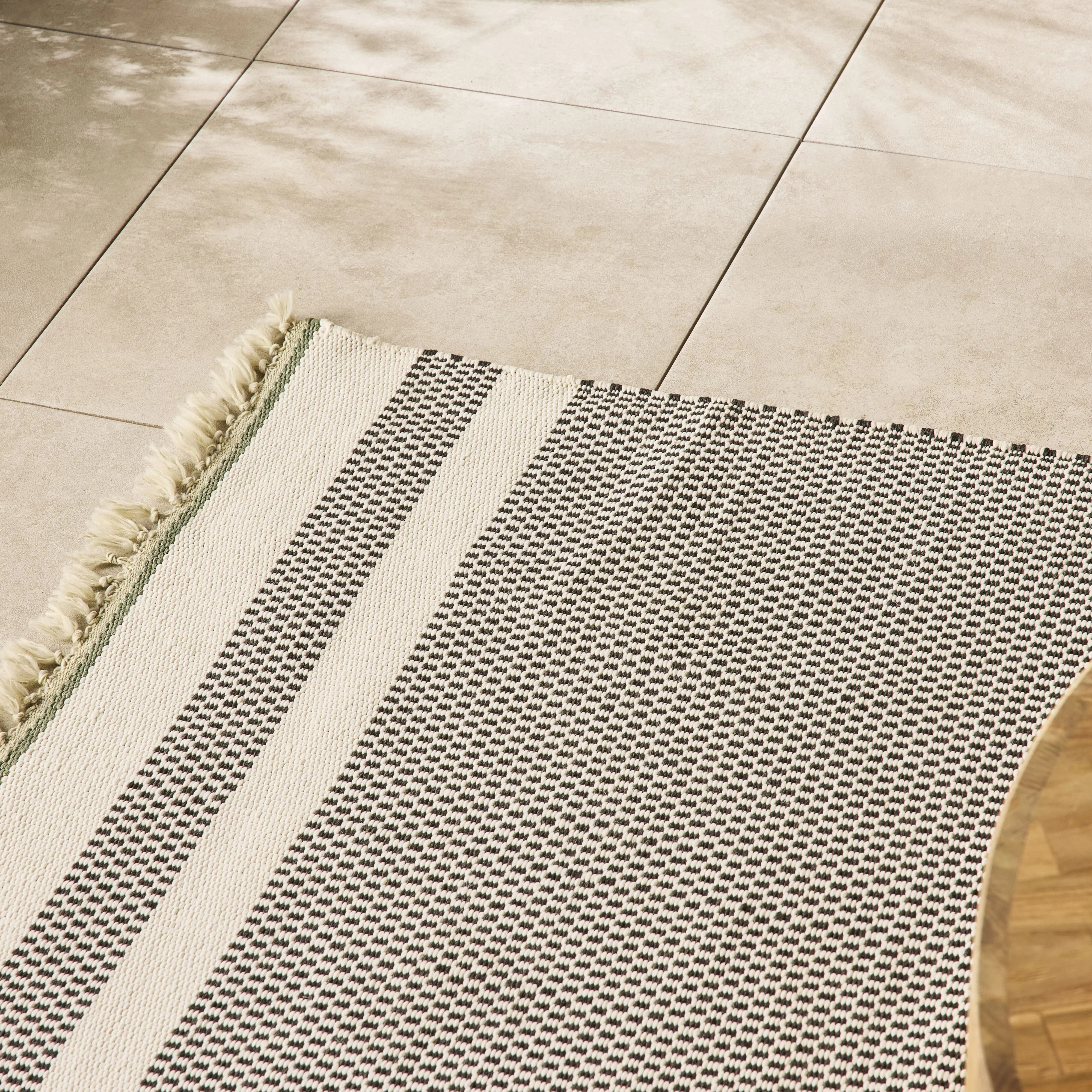 Amalfi Tropic Outdoor Rug Black 150x240cm - Image 4
