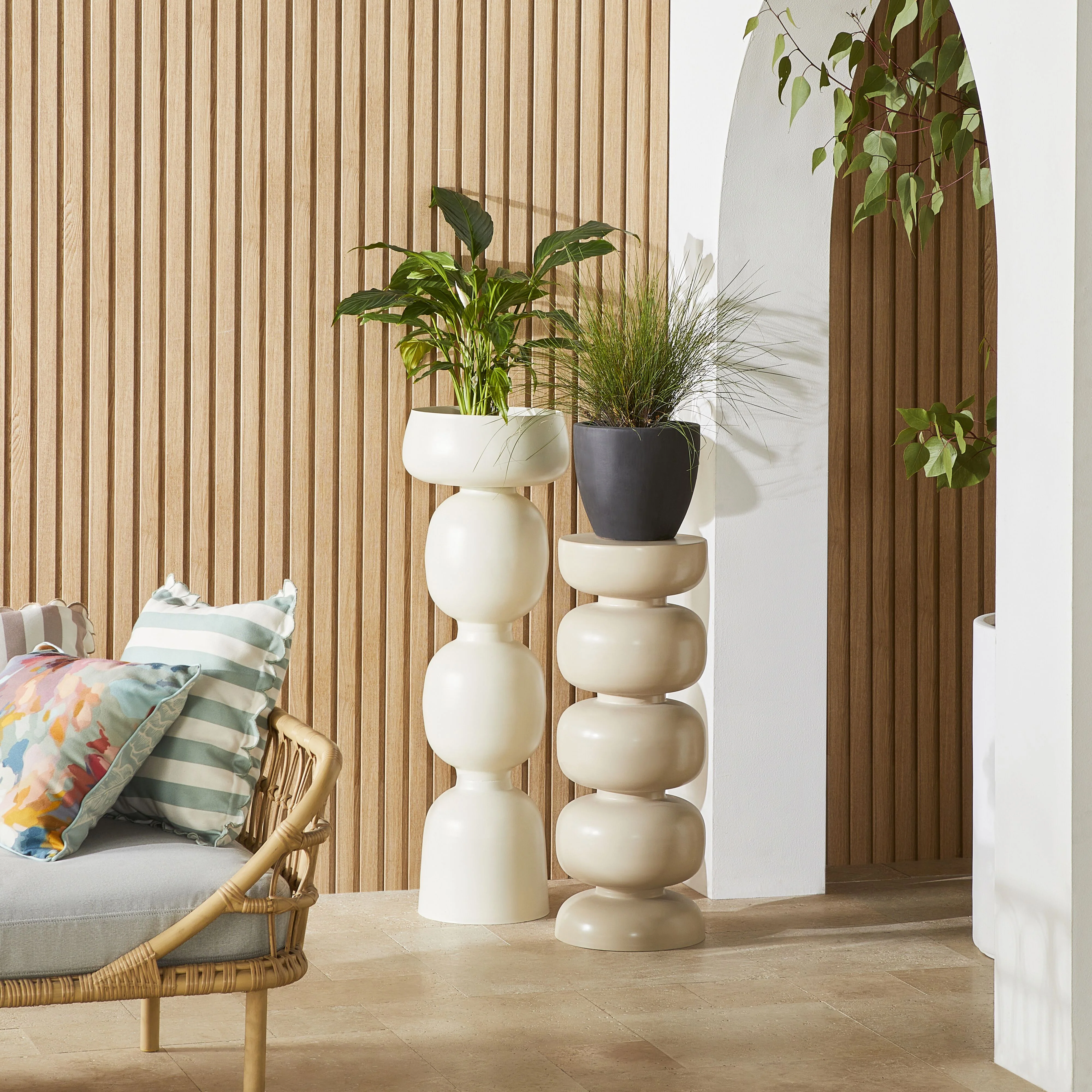 Amarra Pedestal Plant Stand White 101cm - Image 6