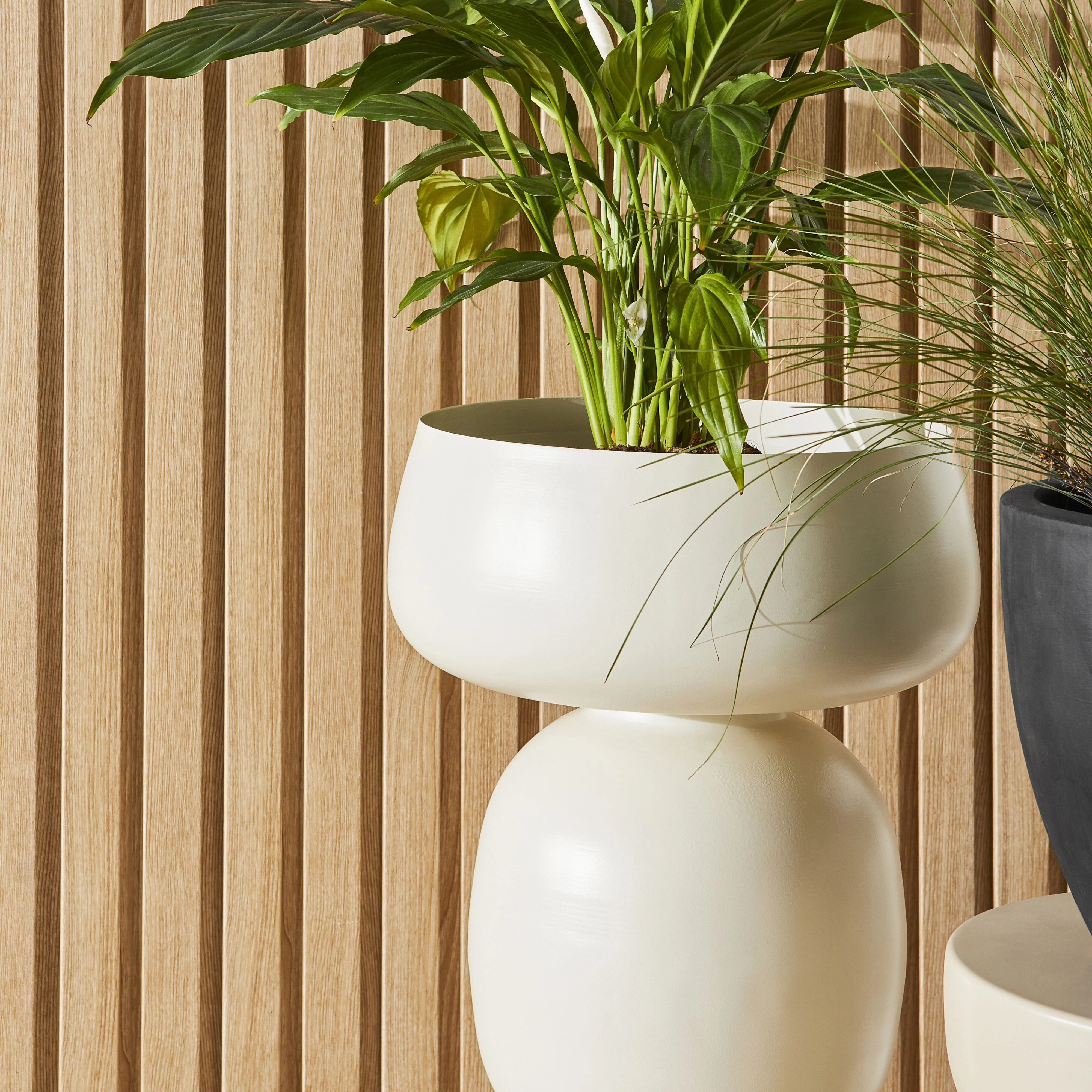 Amarra Pedestal Plant Stand White 101cm - Image 7