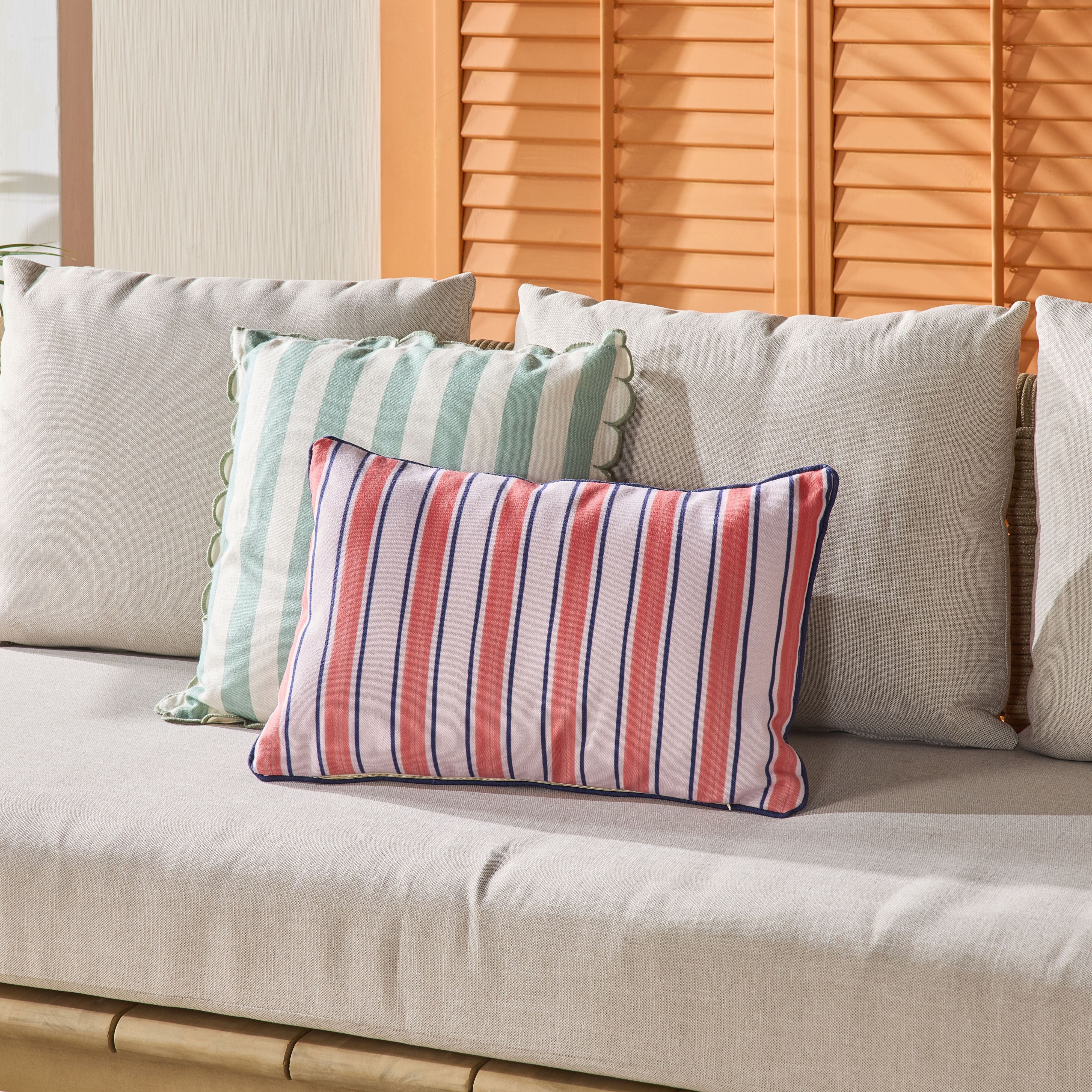 Aruba Leafy Tropics Outdoor Cushion 35x55cm - Image 5