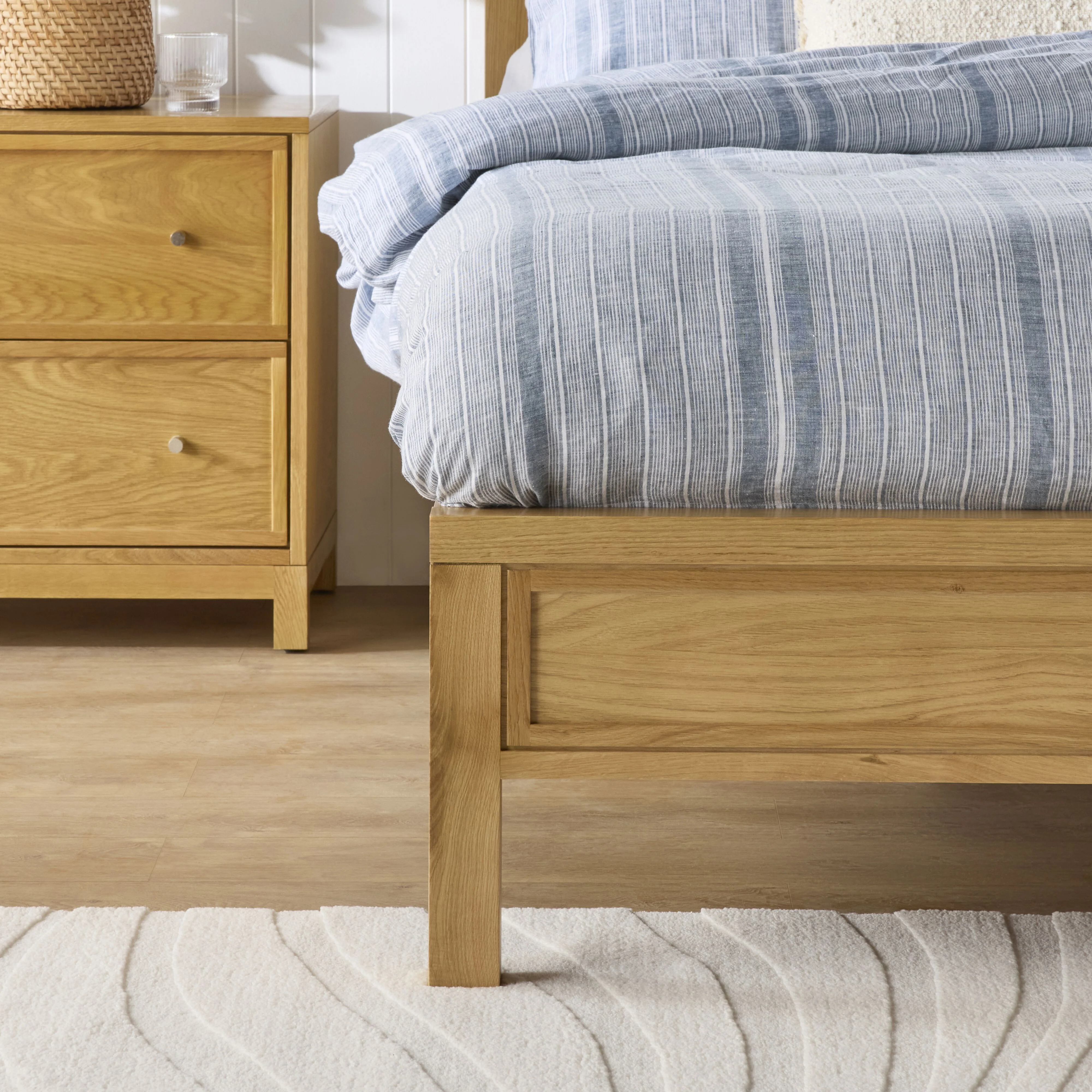 Avalon Queen Bed Light Oak - Image 12