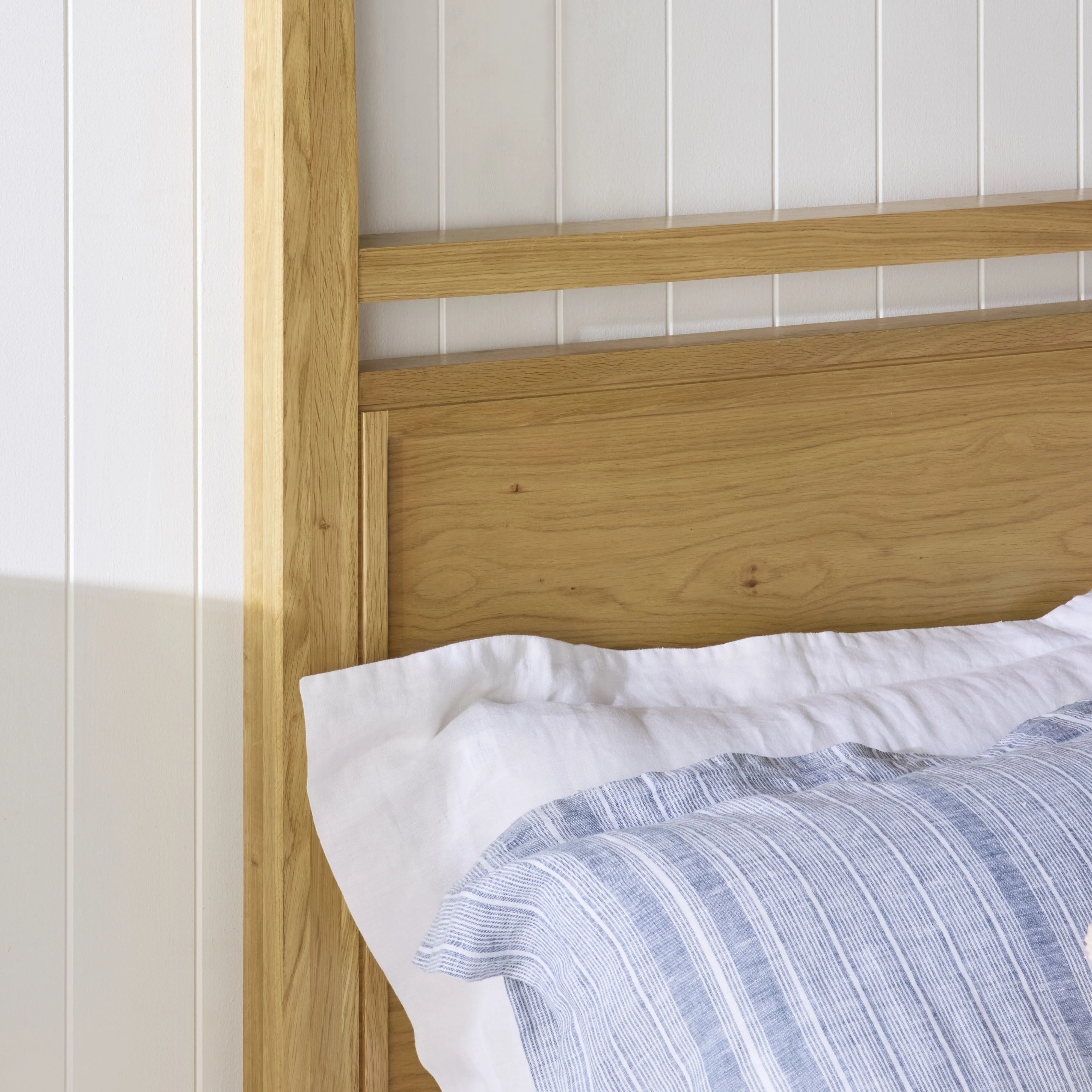 Avalon Queen Four Poster Bed Light Oak - Image 11