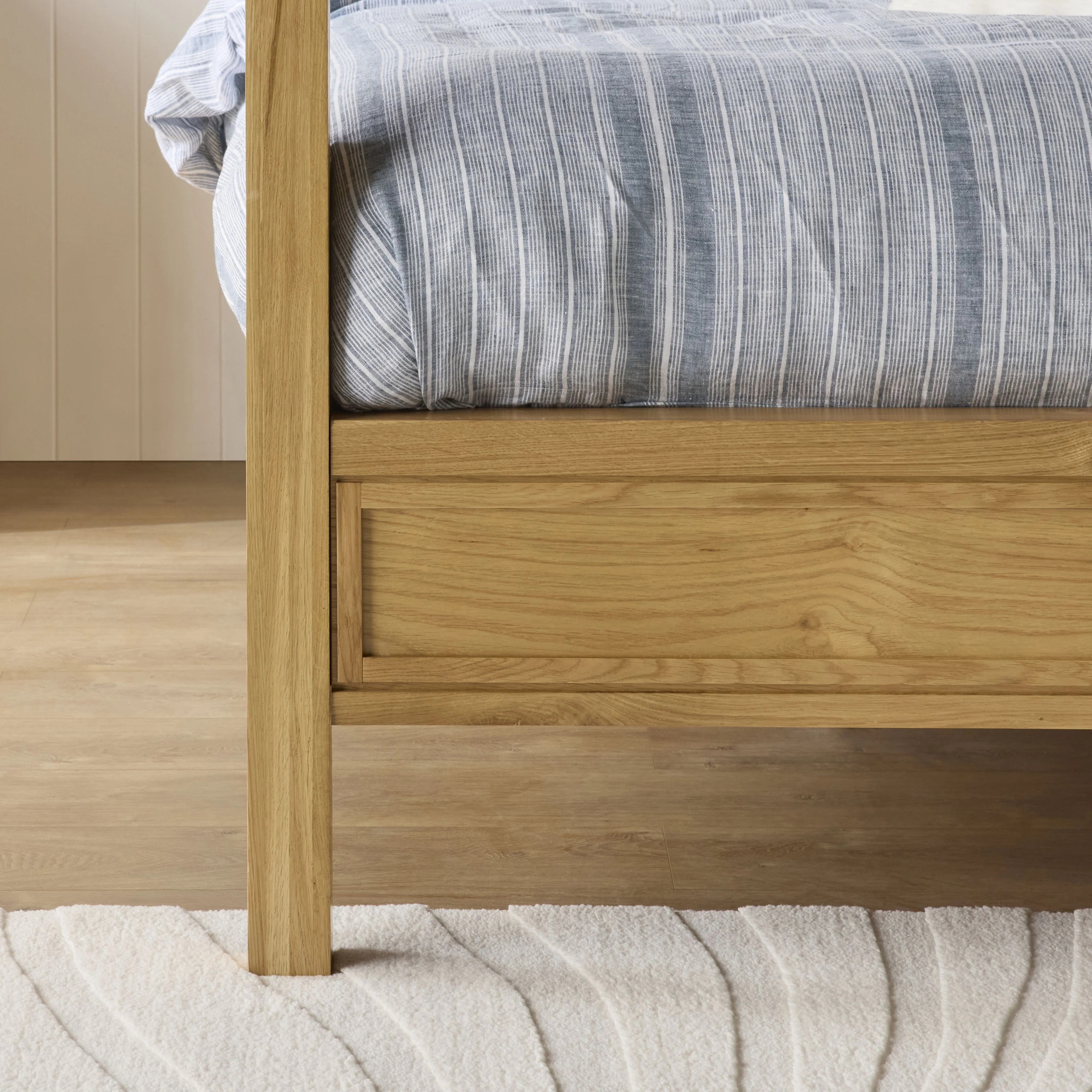 Avalon Queen Four Poster Bed Light Oak - Image 12