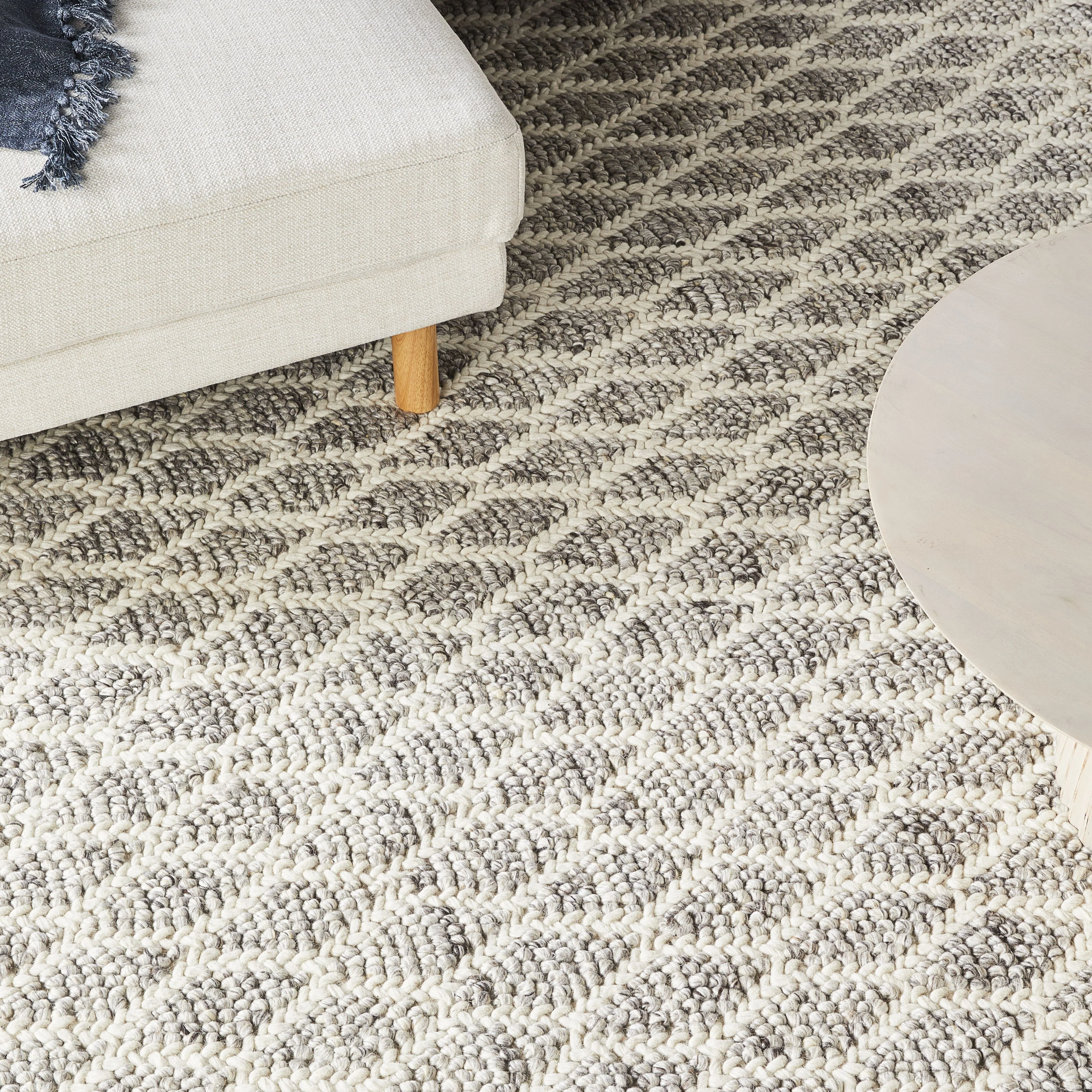 Braided Diamond Hand Woven Grey & Cream Wool Rug 400x300cm - Image 5