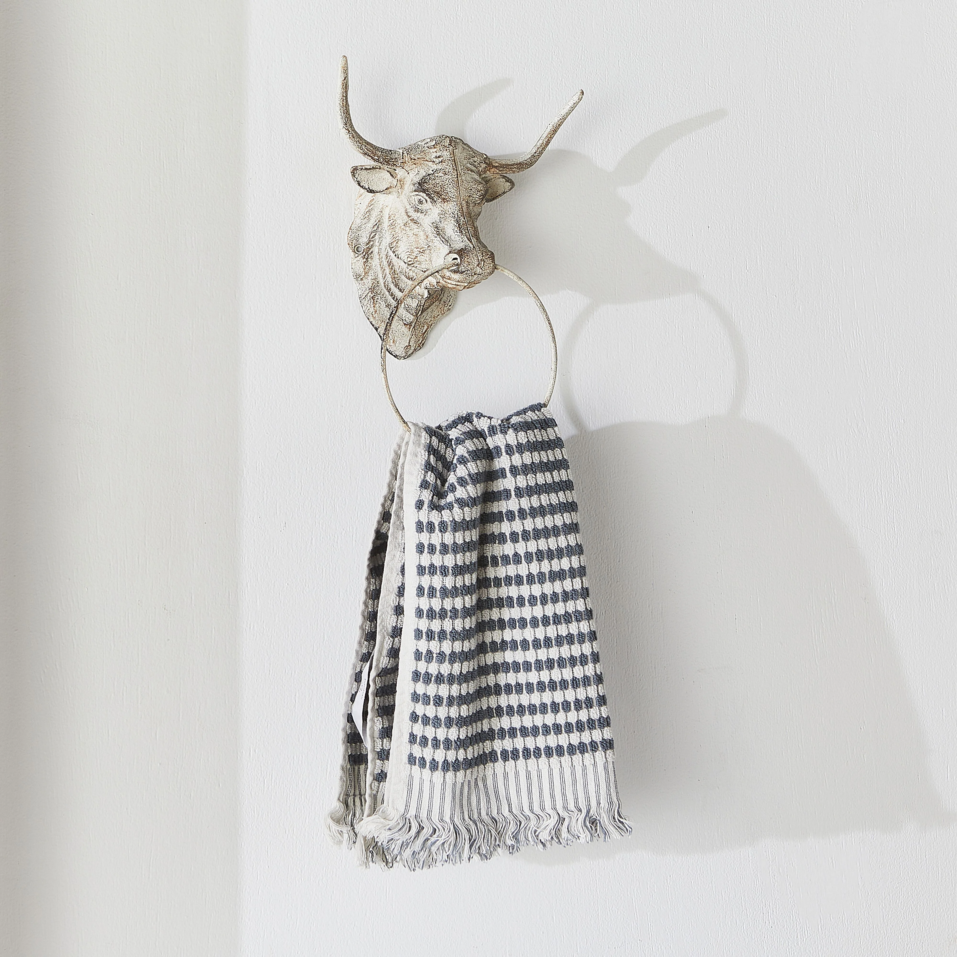 Bull Antique White Towel Holder 30x23cm - Image 4