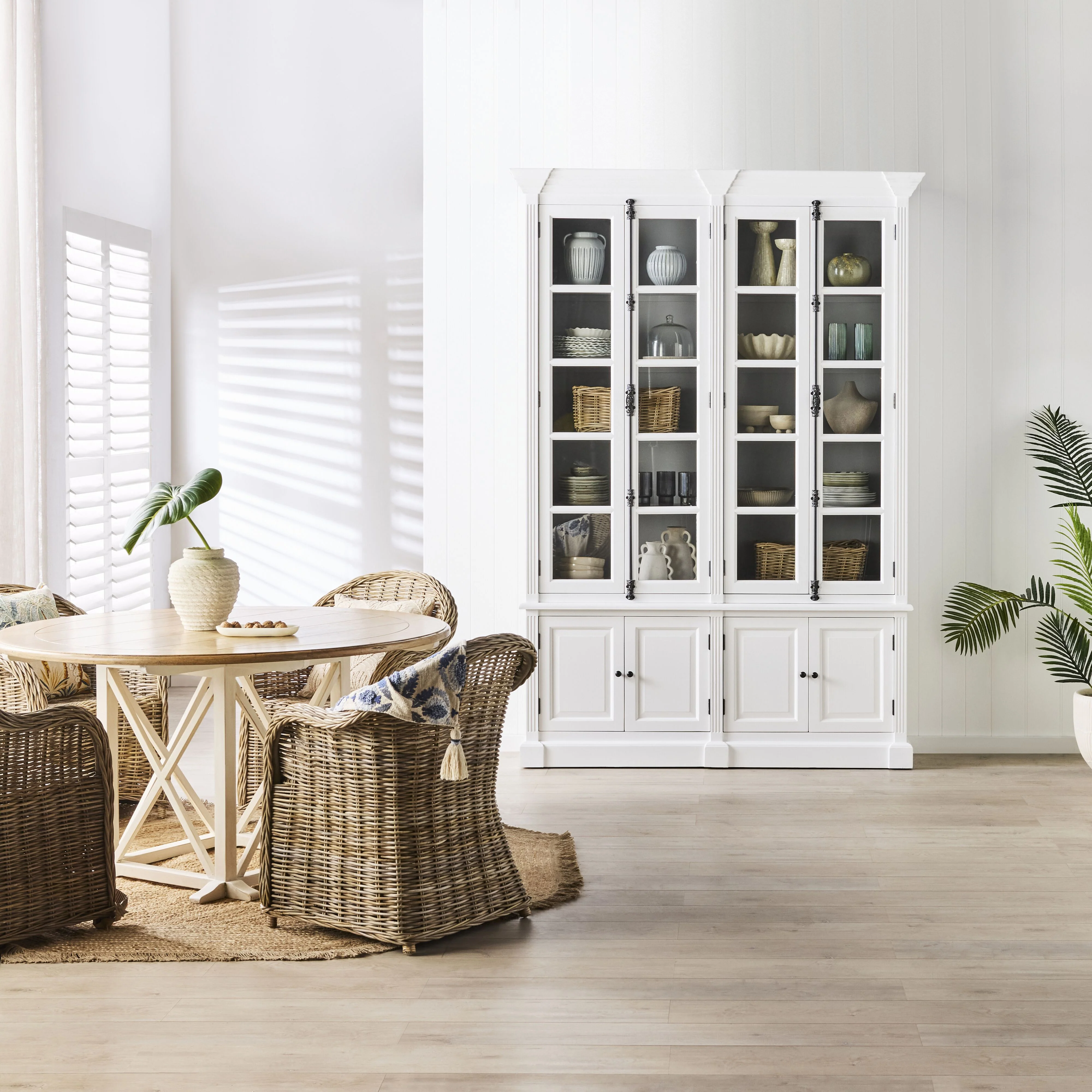 Camille 4 Door Display Cabinet White 167x240.5cm - Image 7