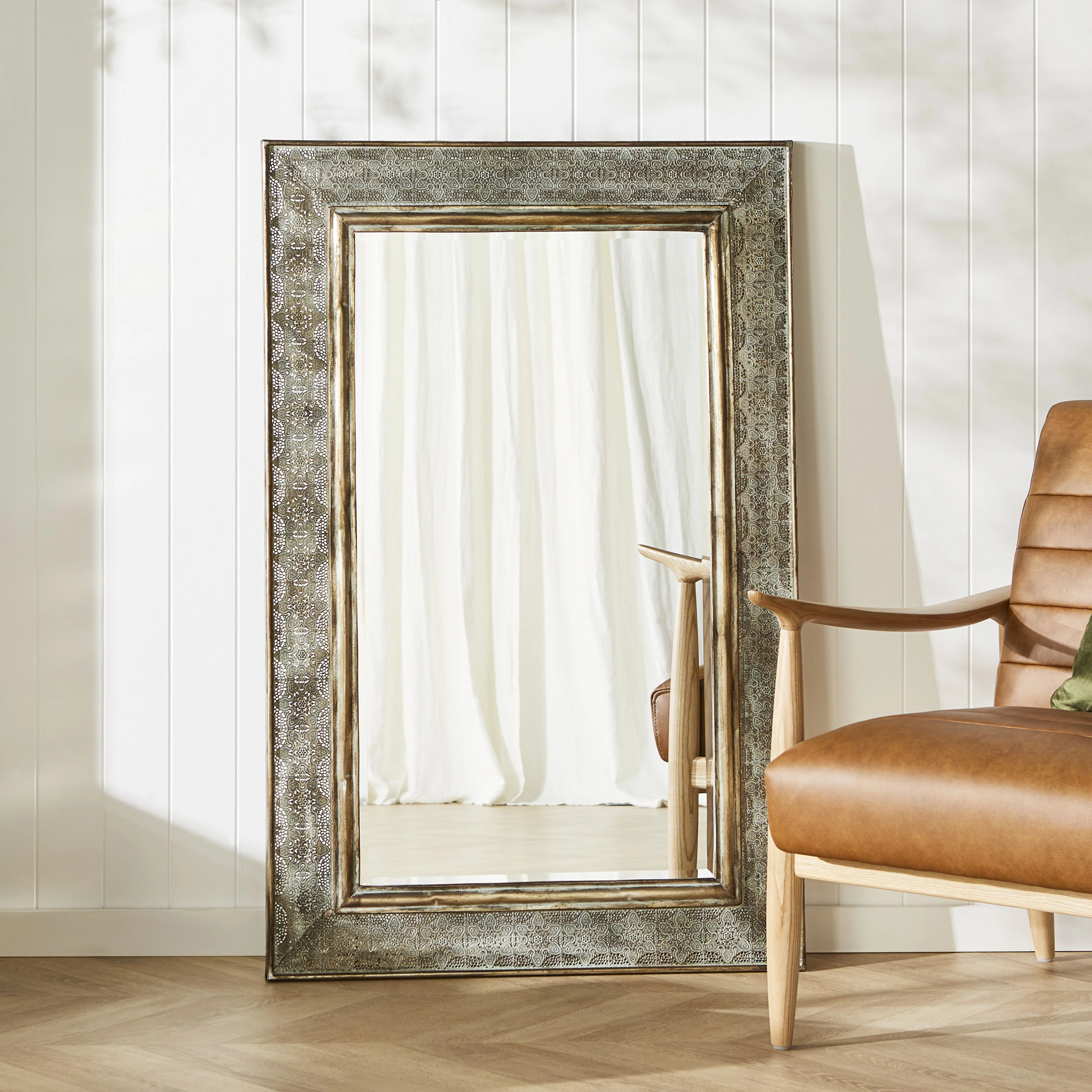 Chandipur Metal Mirror 123x80cm - Image 3