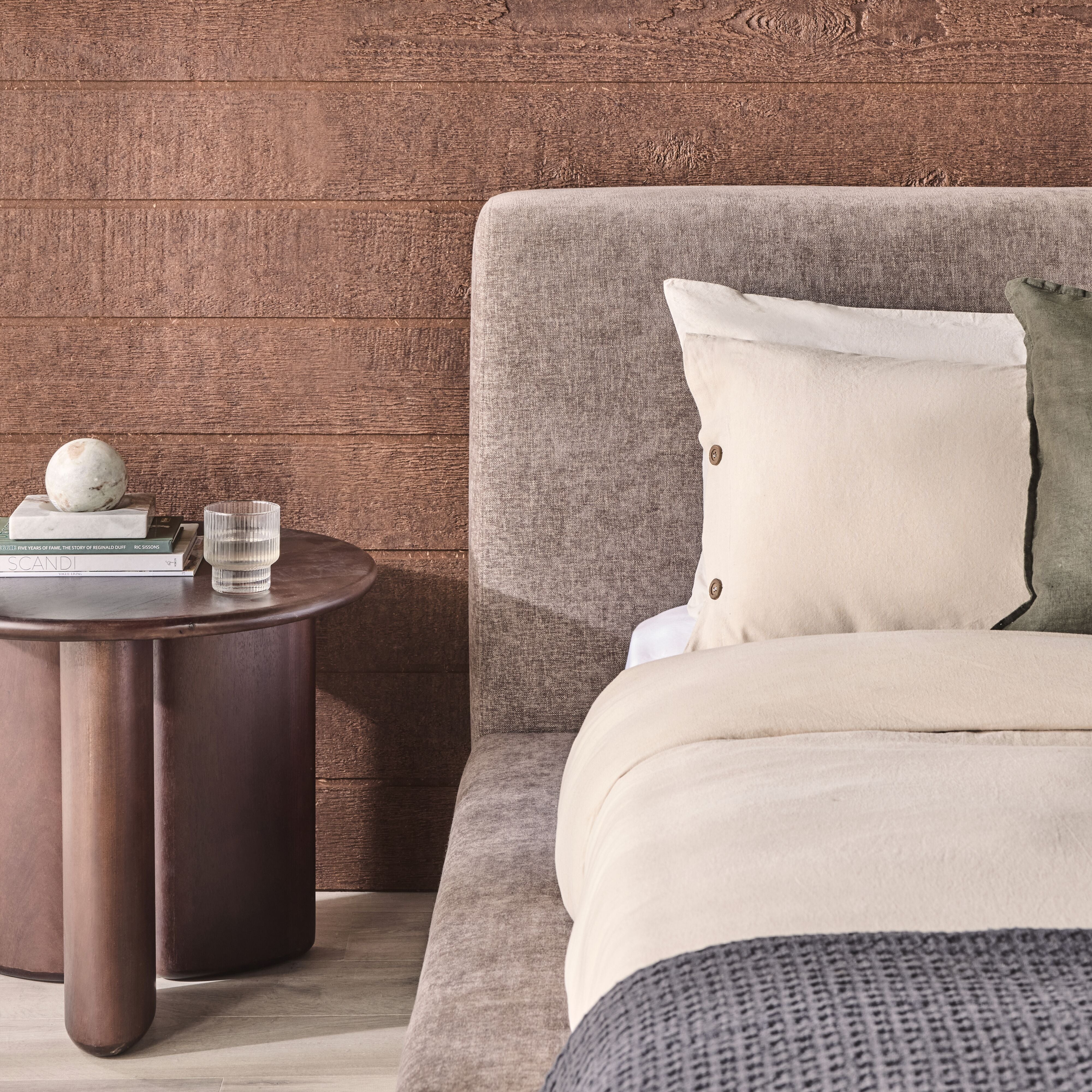 Chelsea Queen Bed - Image 10