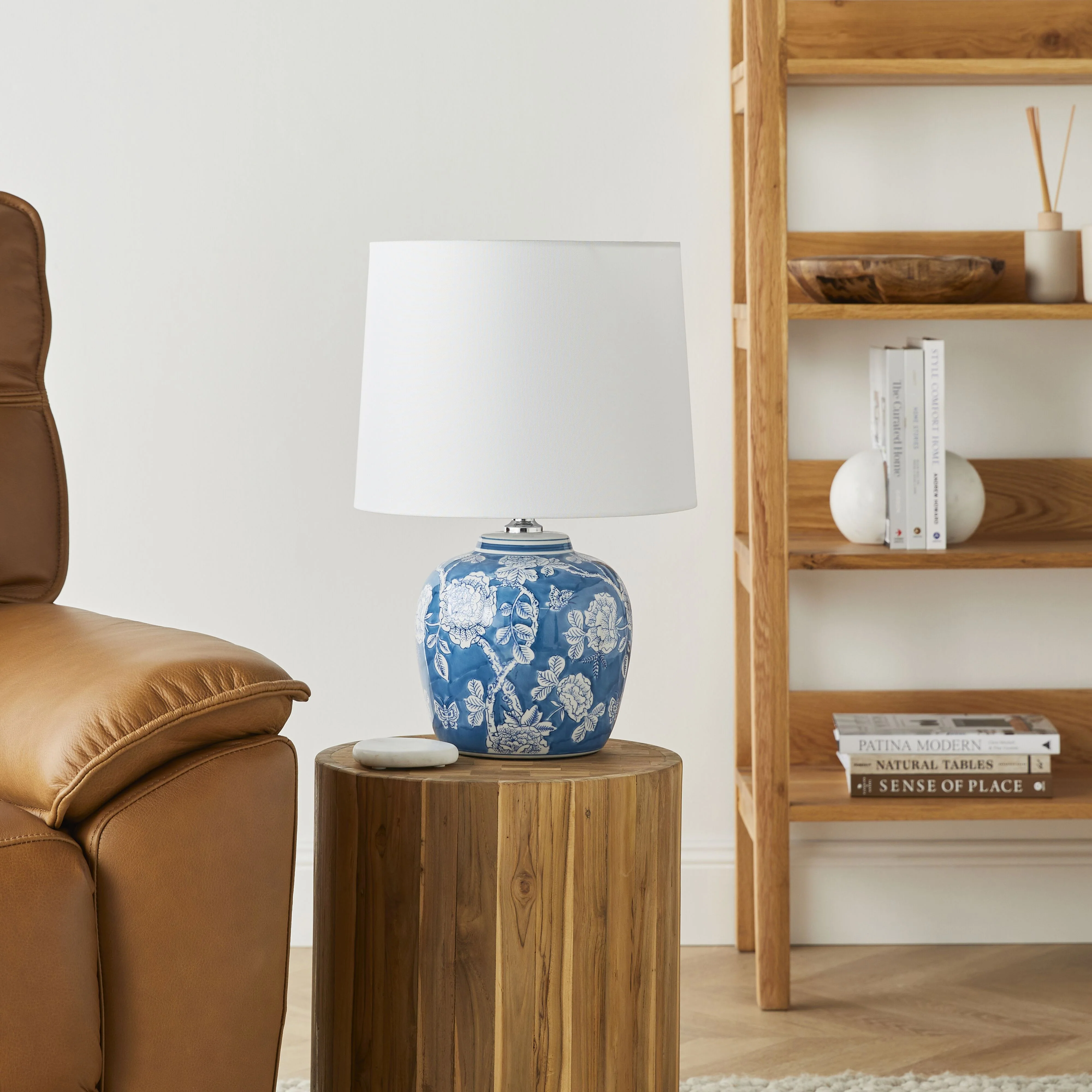 China Blue Floral Table Lamp 46cm - Image 3