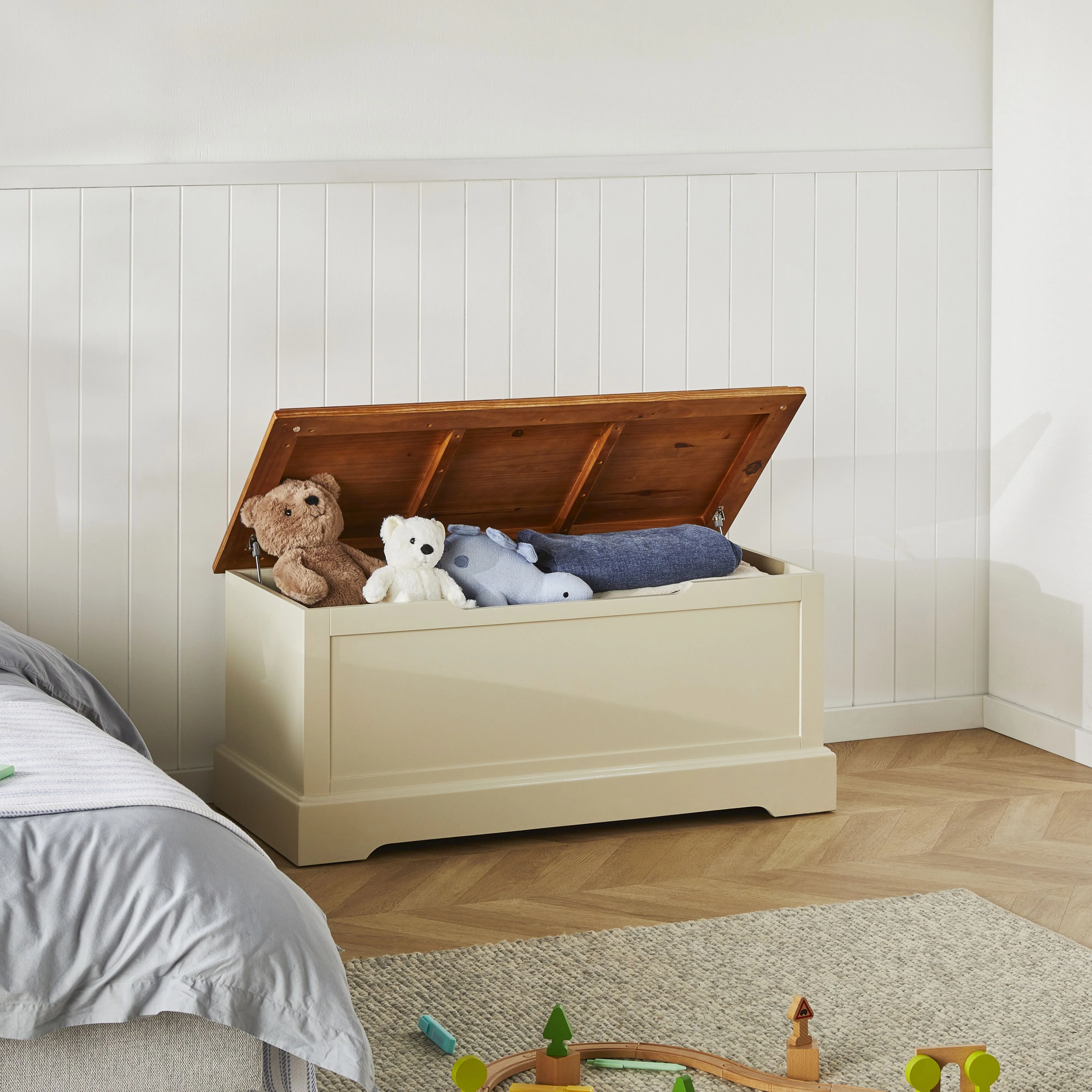 Clover Blanket Box - Image 7