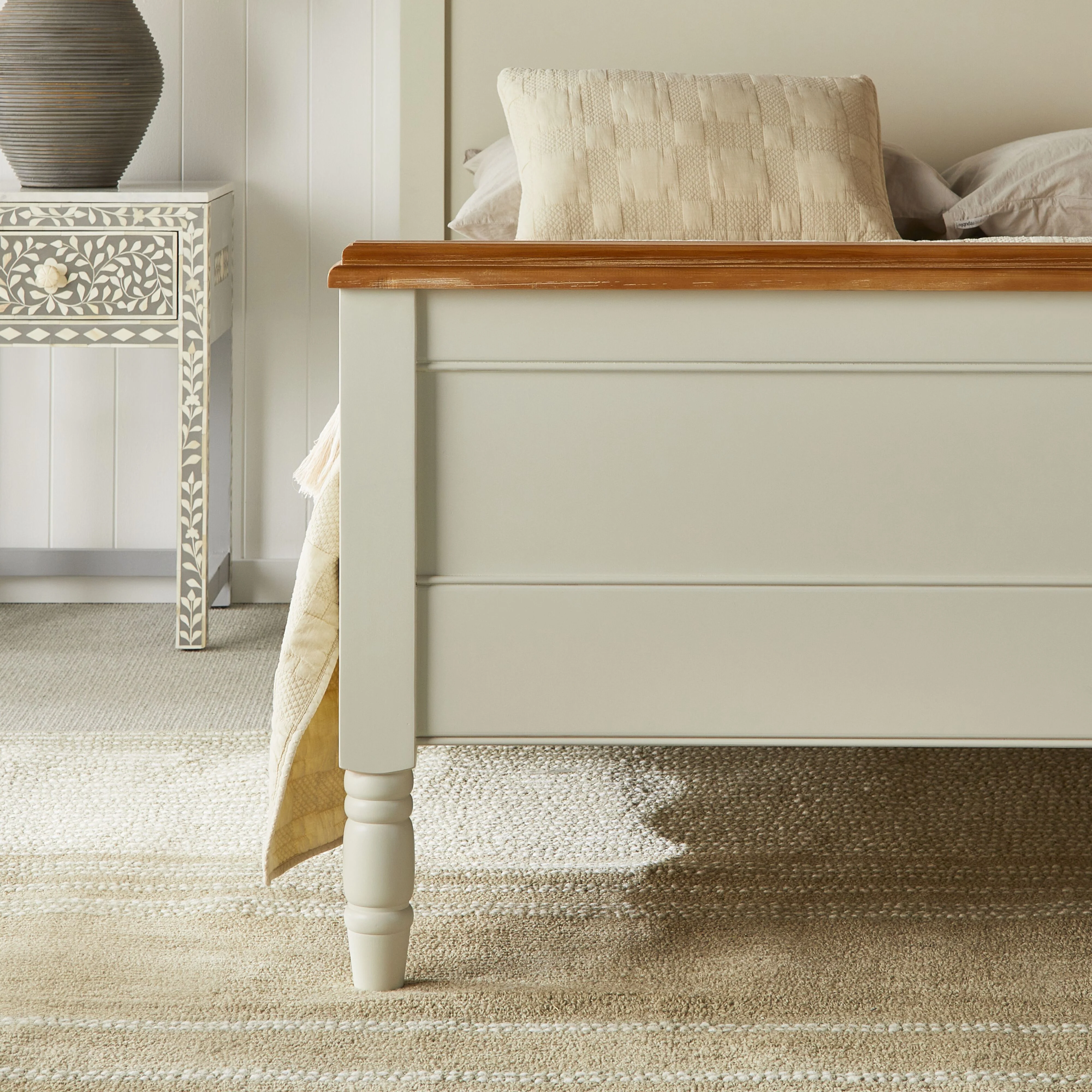 Clover Queen Bed - Image 11