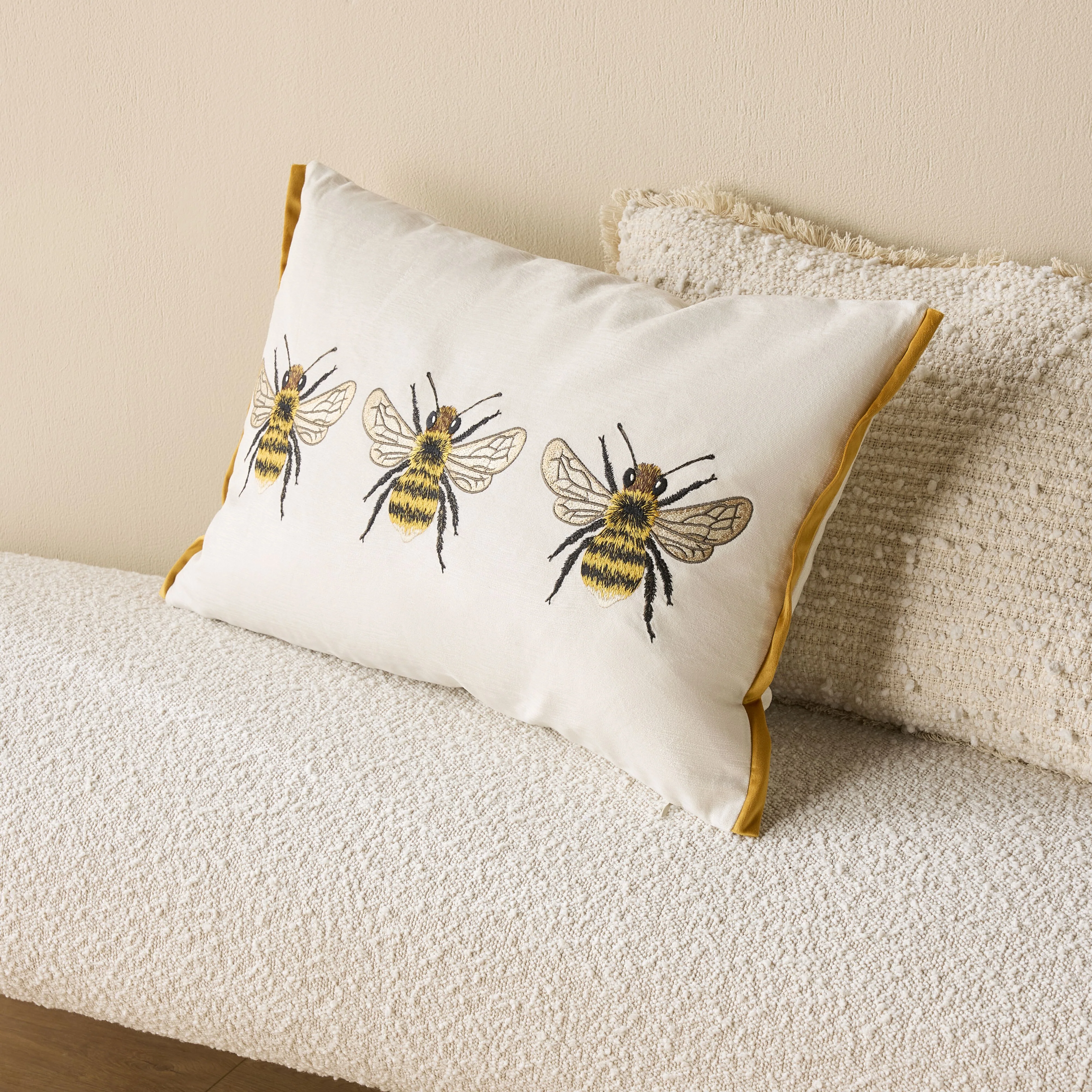 Cuscino Stitched Bee Cushion 60x40cm - Image 5