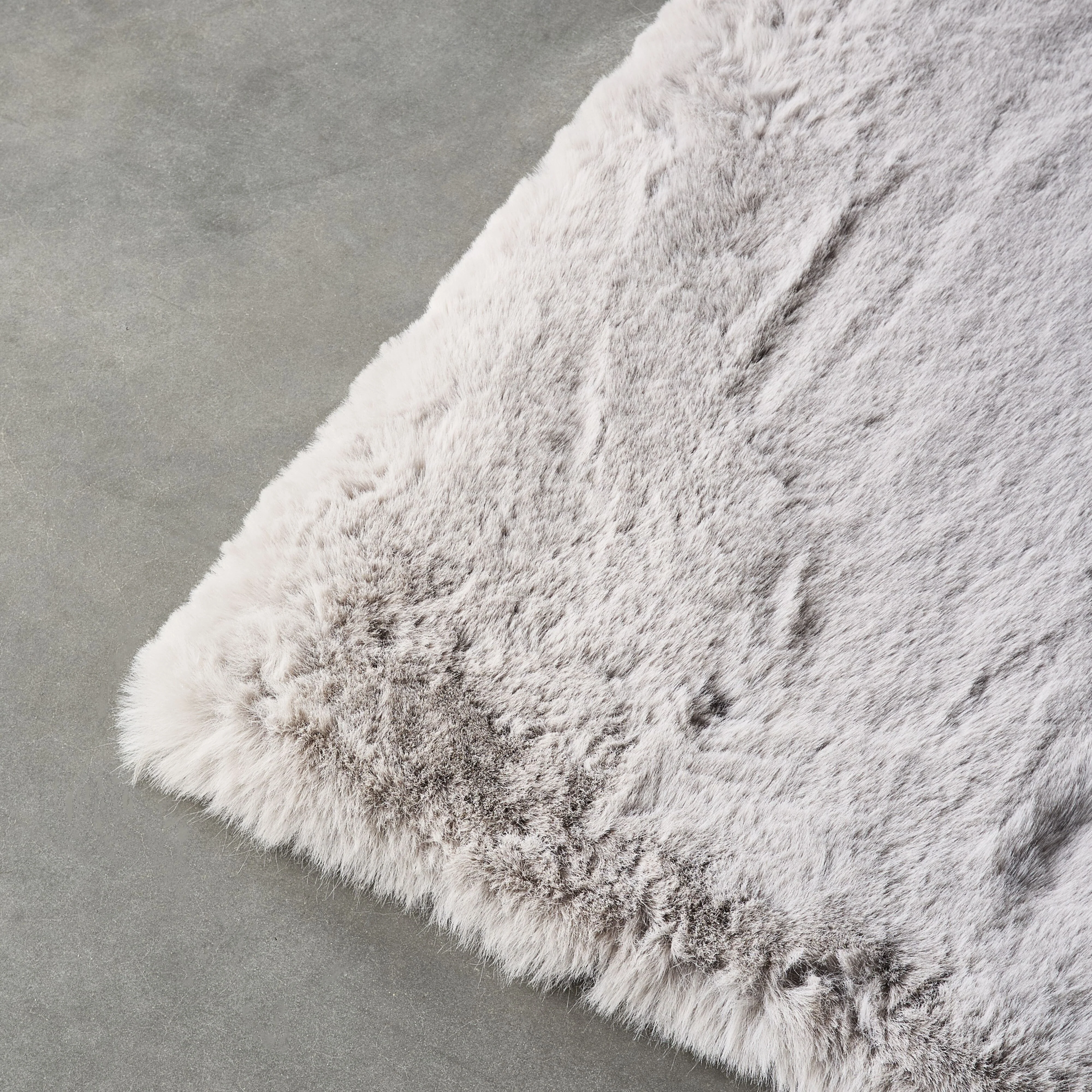 Faux Rabbit Fur Rug Silver 120x180cm - Image 5