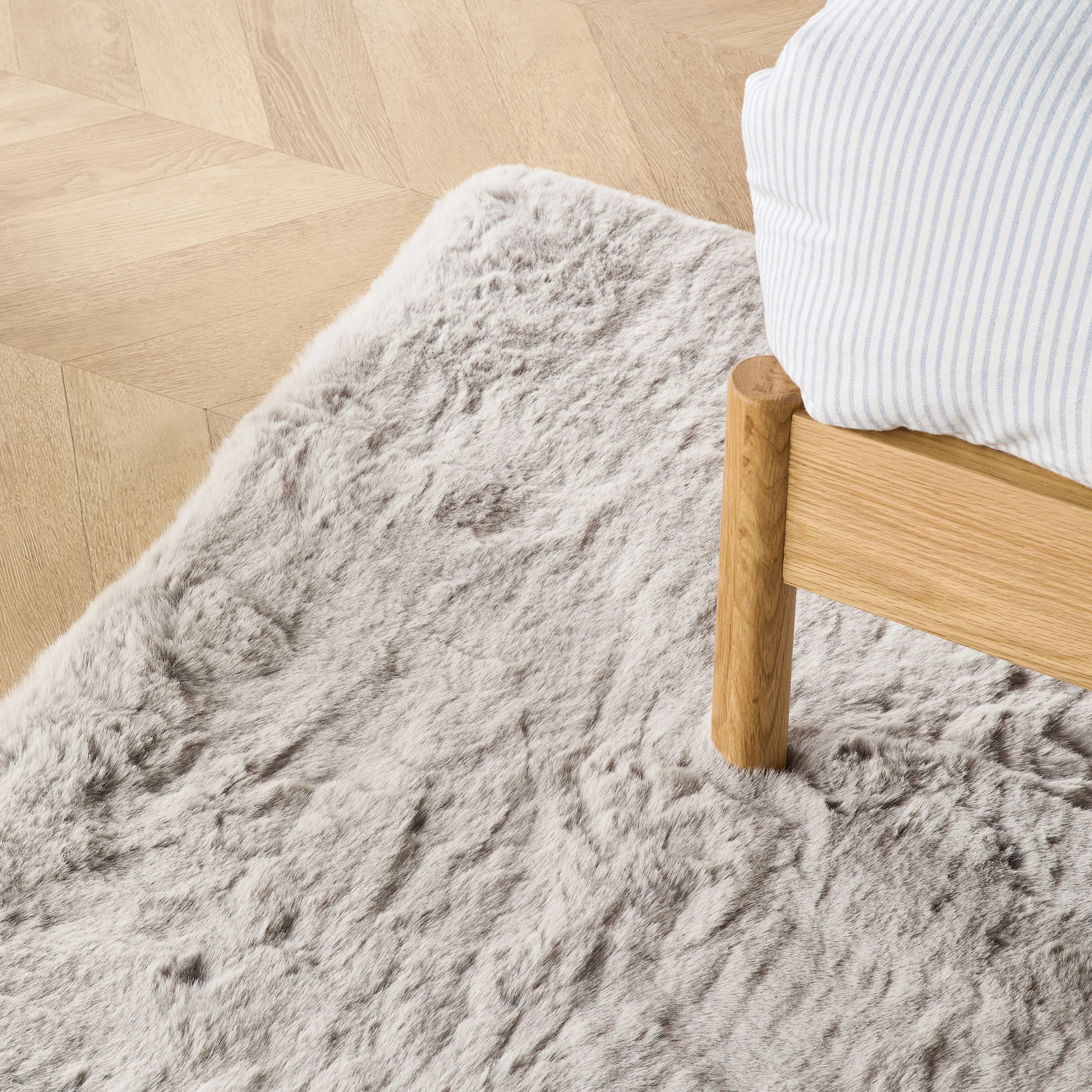 Faux Rabbit Fur Rug Silver 150x240cm - Image 5
