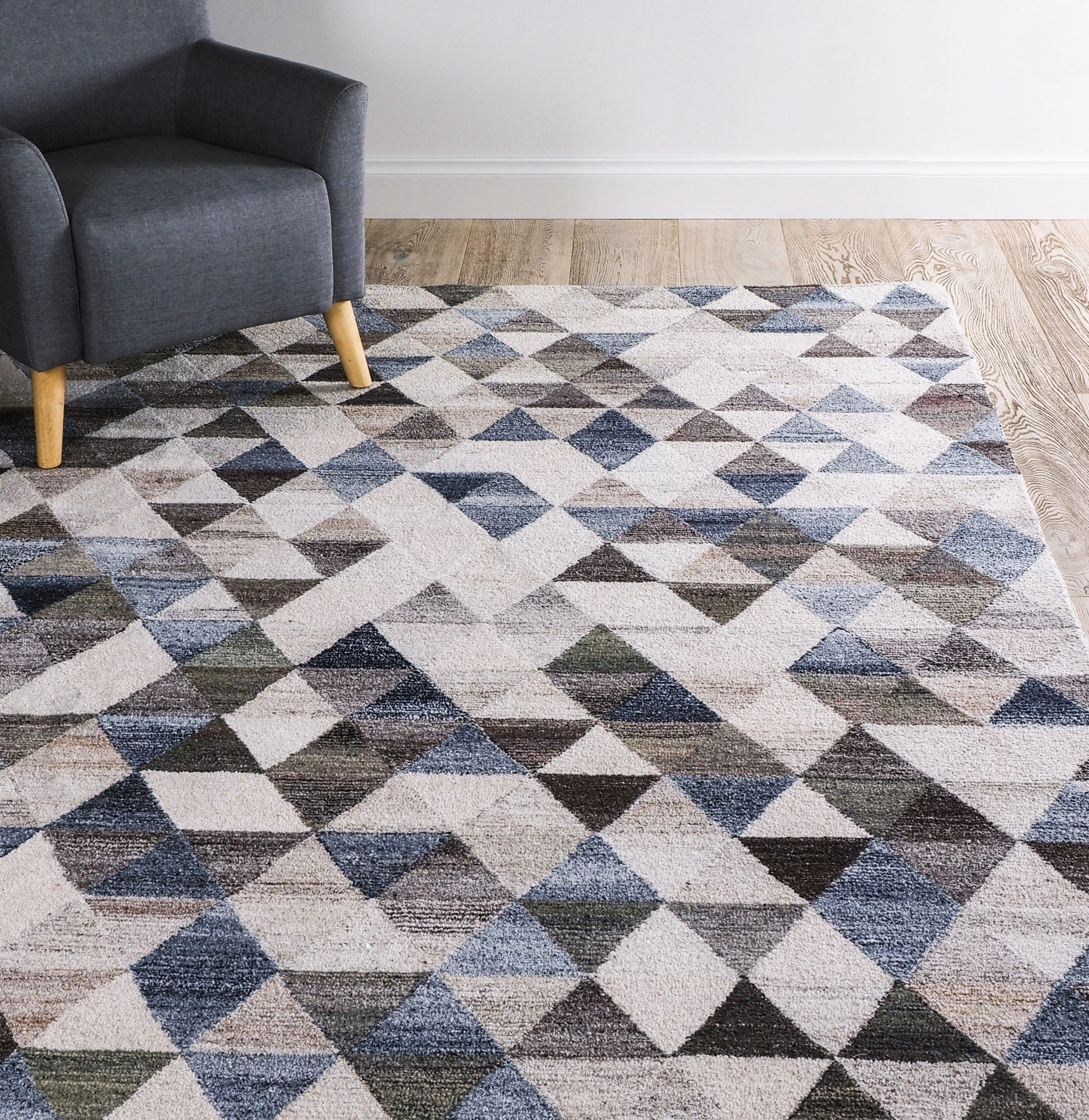 Geo Shaded Diamond Hand Tufted Blue & Cream Rug 300x240cm - Image 5
