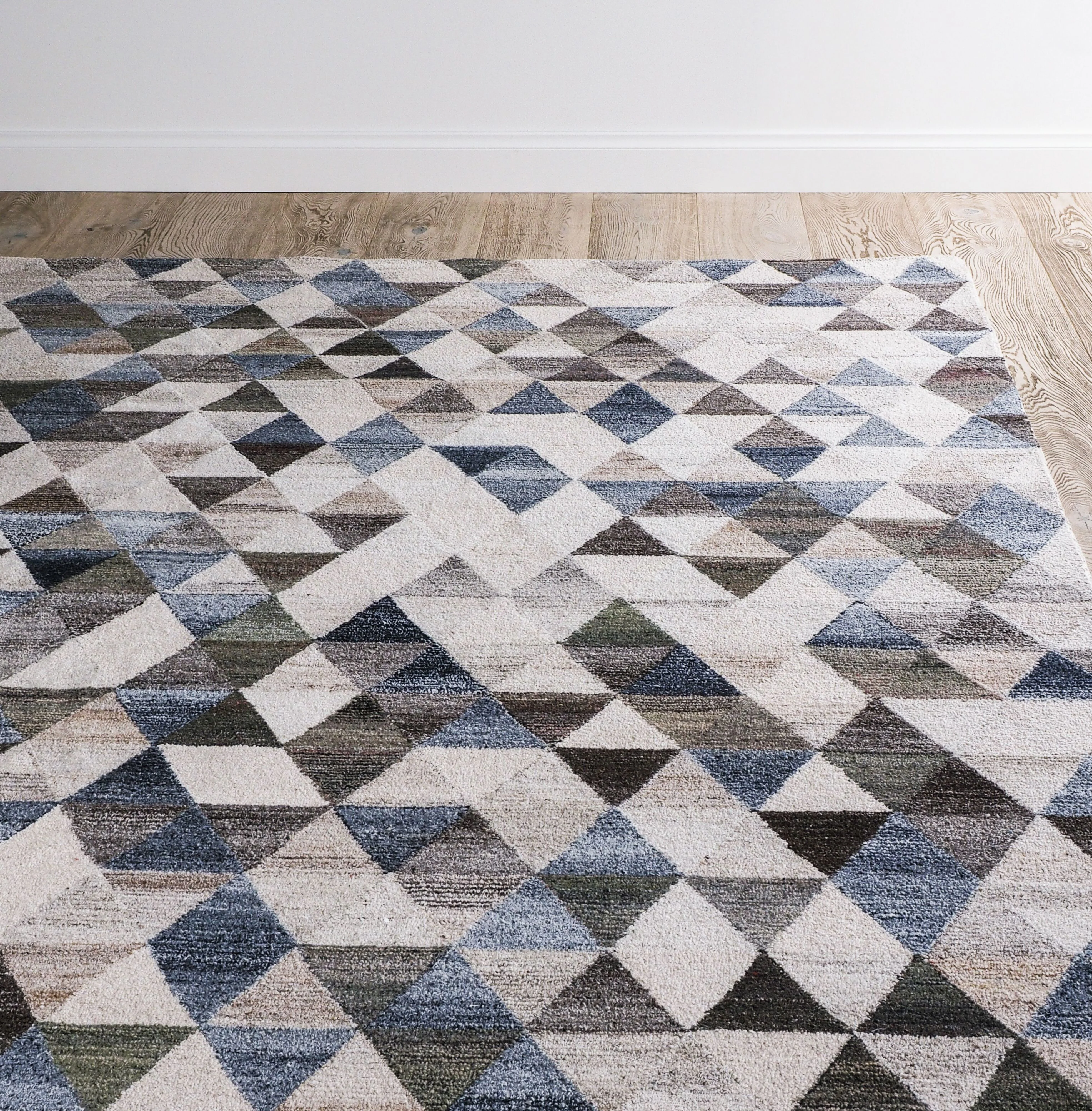 Geo Shaded Diamond Hand Tufted Blue & Cream Rug 300x240cm - Image 6