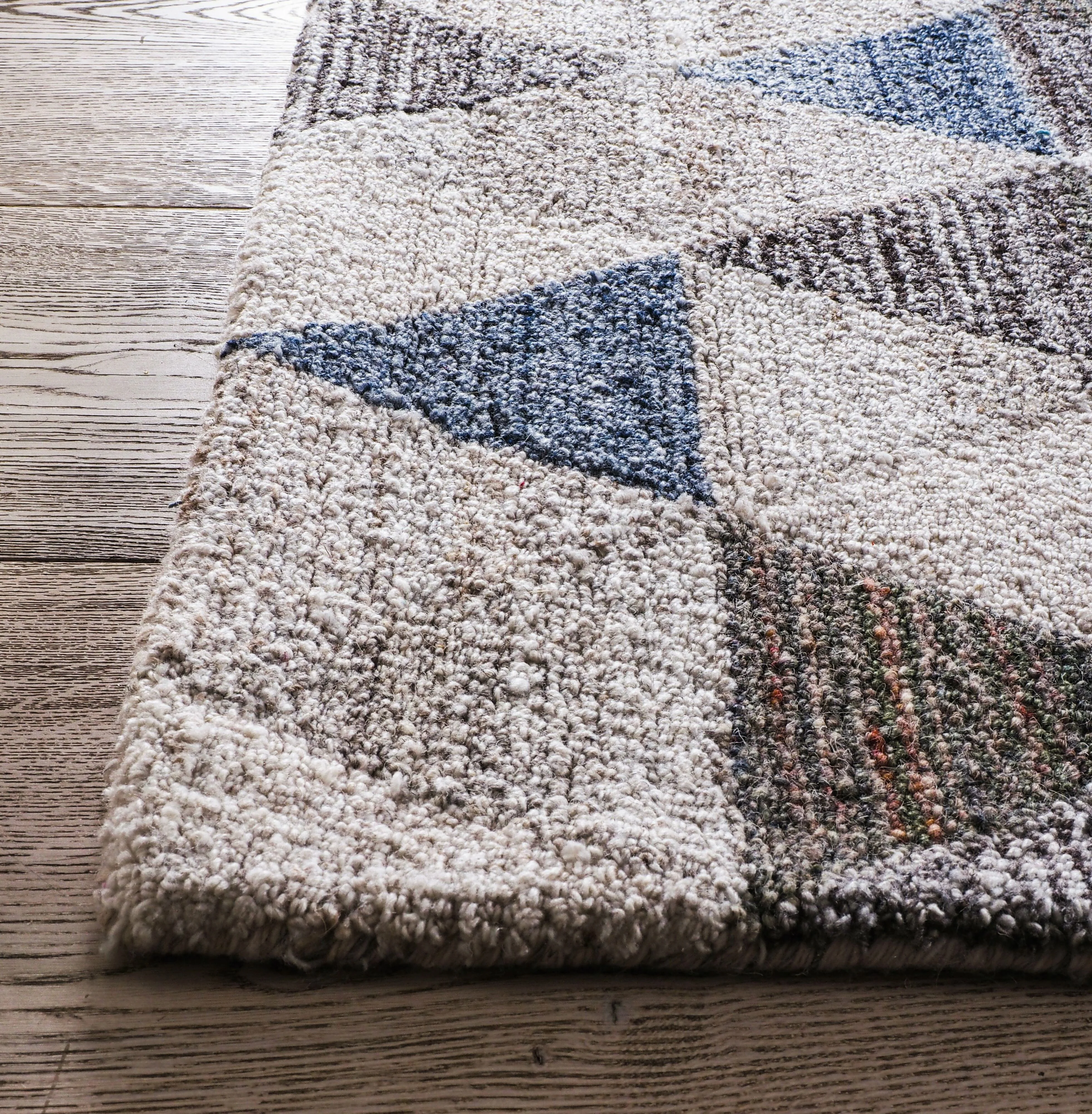 Geo Shaded Diamond Hand Tufted Blue & Cream Rug 300x240cm - Image 7