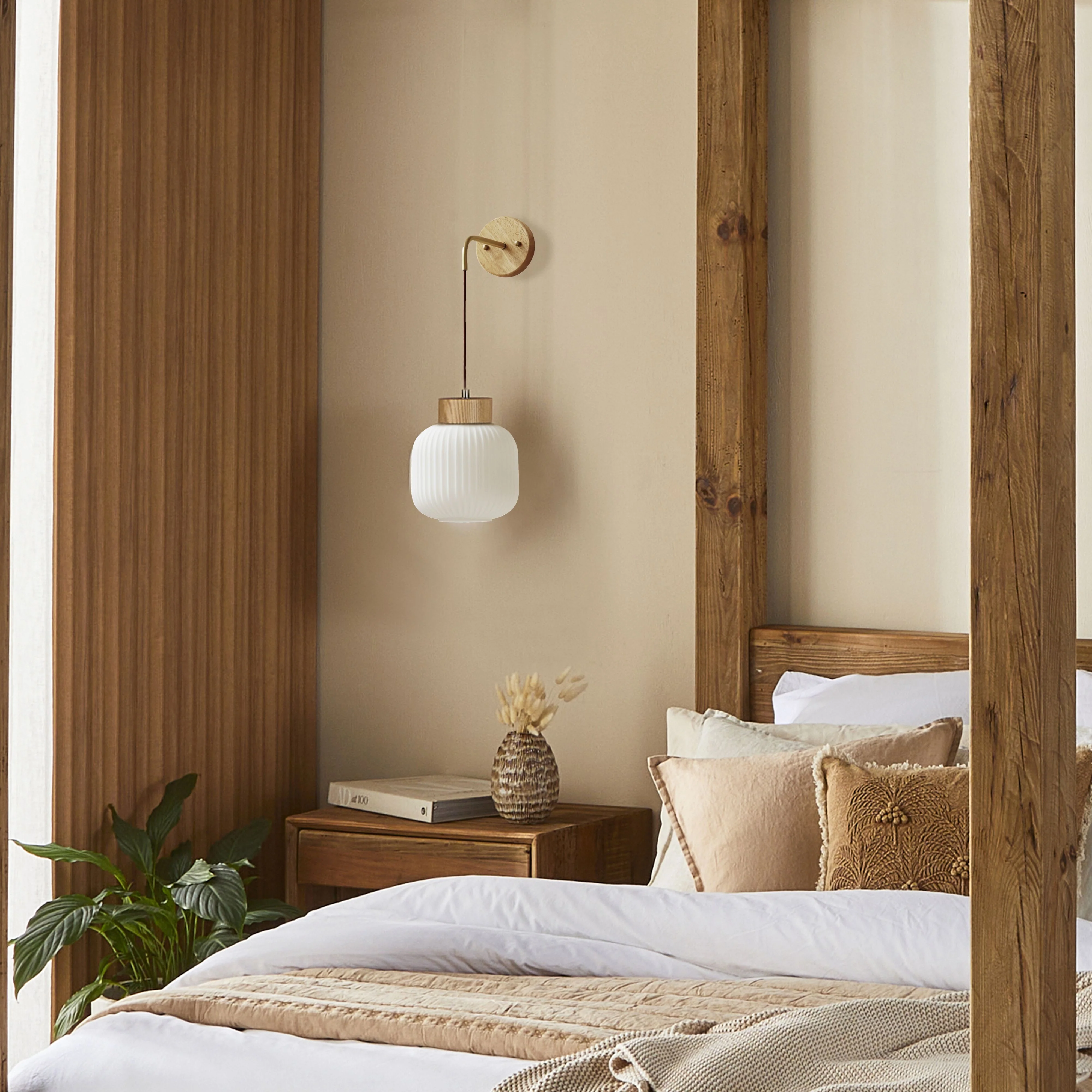 Hallie Glass Wall Light 20x24cm - Image 5
