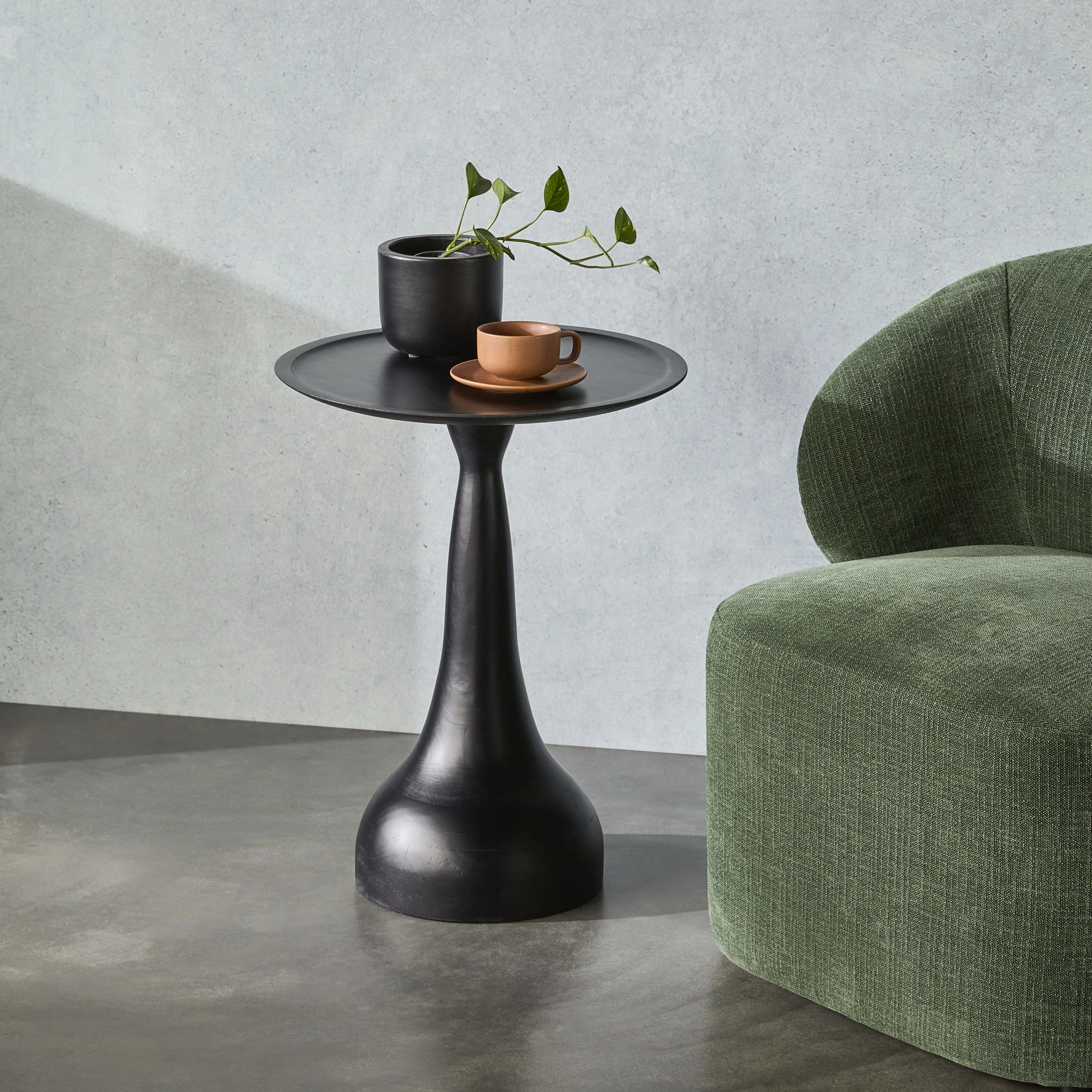 Jindi Round Side Table Black 45 x 59 x 45cm - Image 6