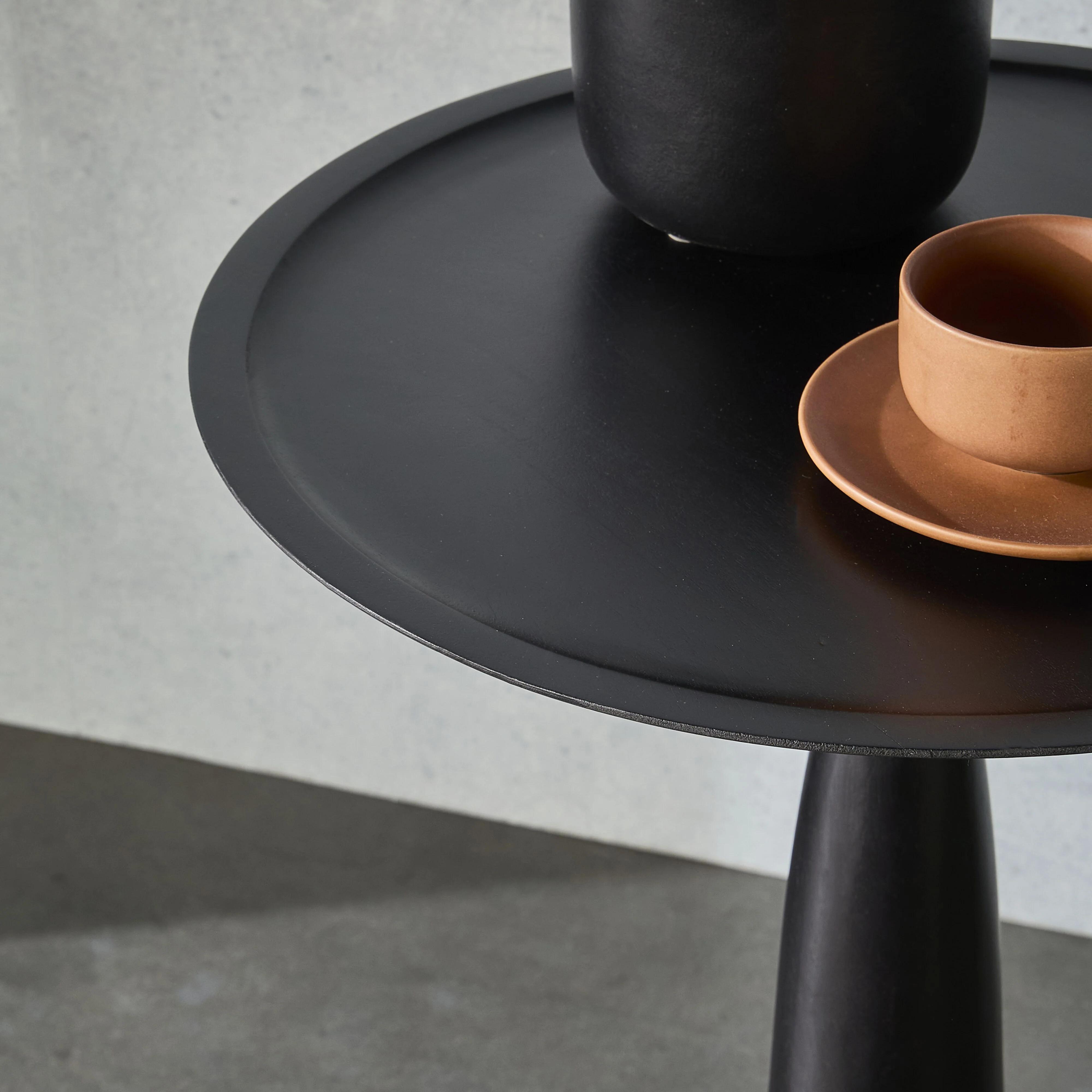 Jindi Round Side Table Black 45 x 59 x 45cm - Image 7