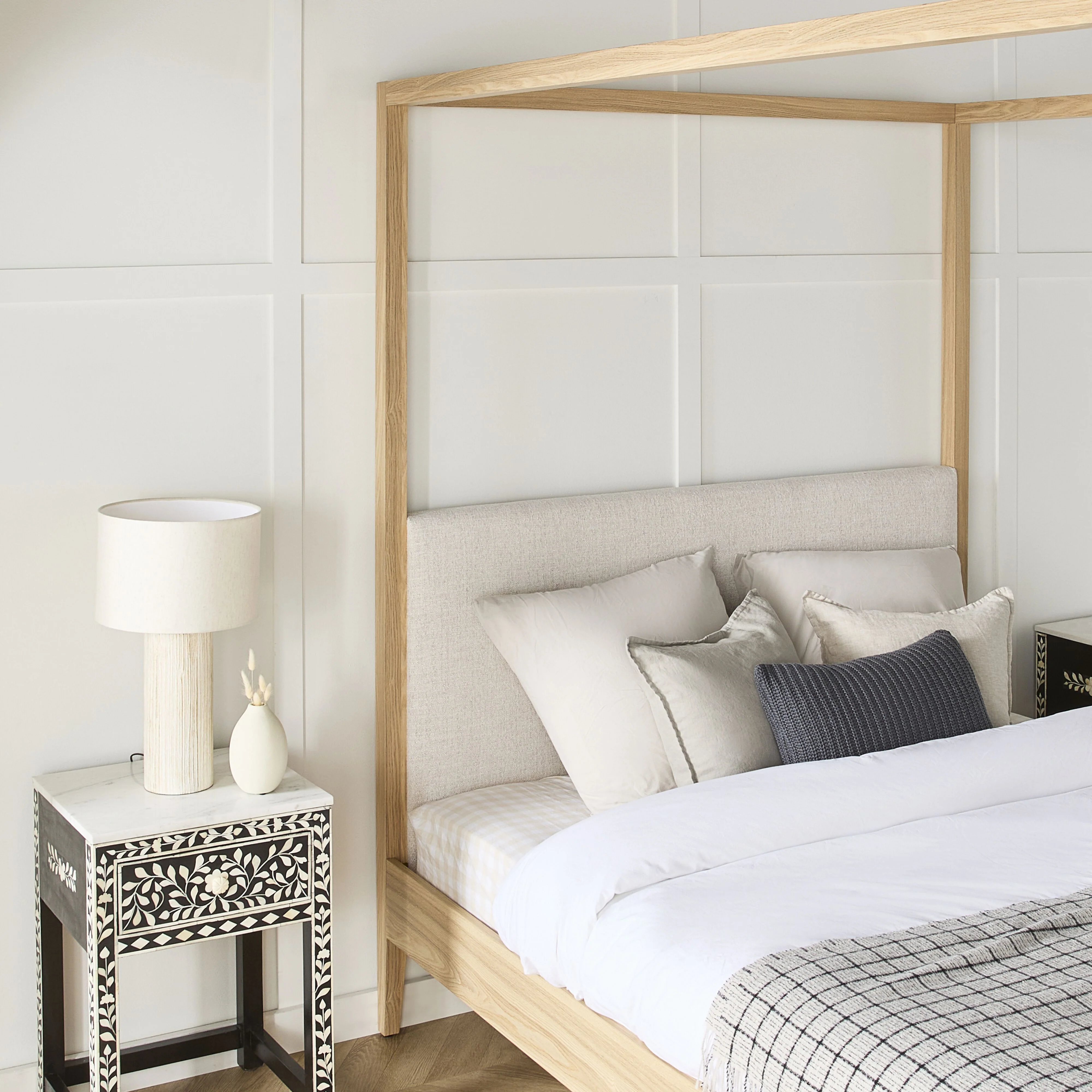 Kenzy 4 Poster King Bed - Image 10