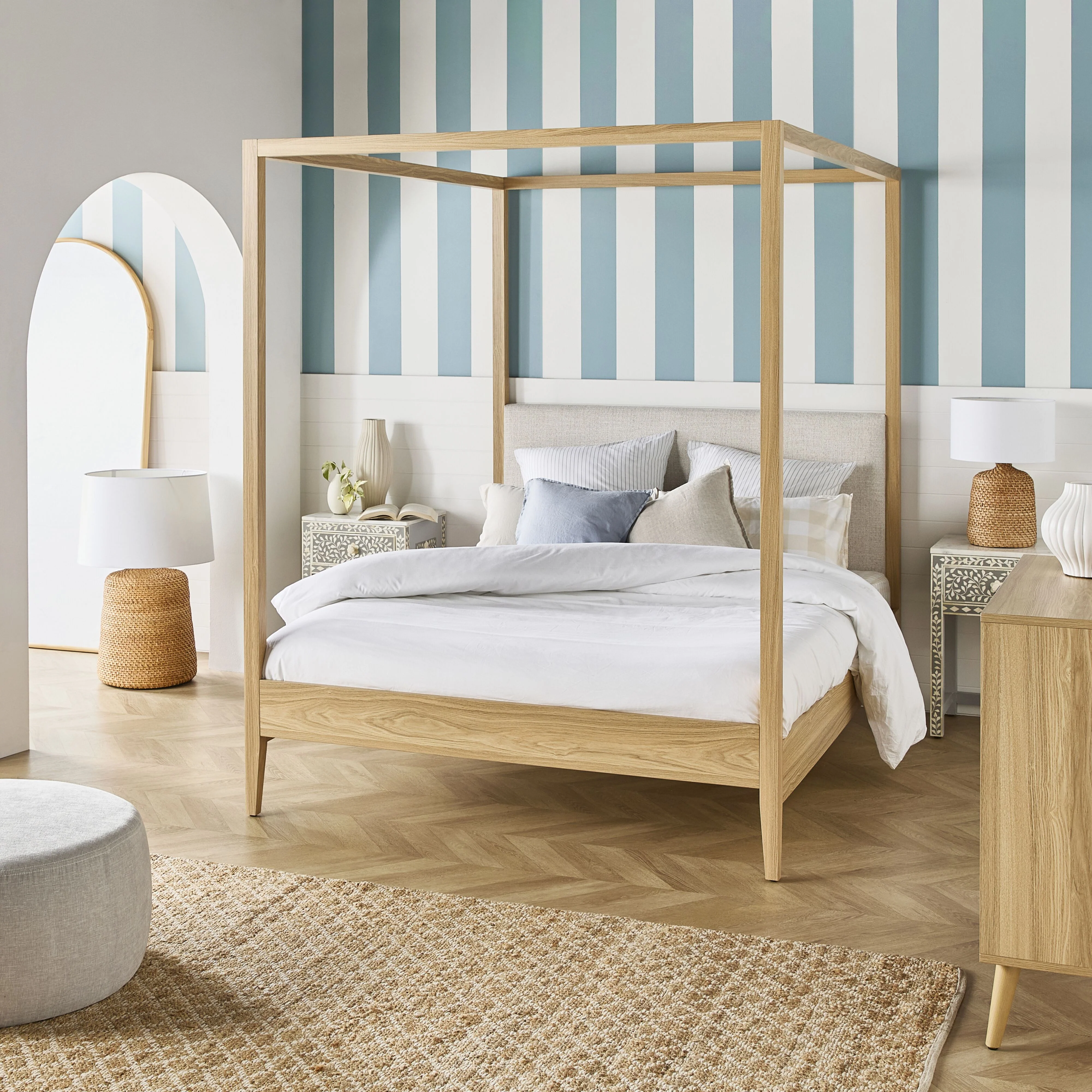 Kenzy 4 Poster King Bed - Image 14