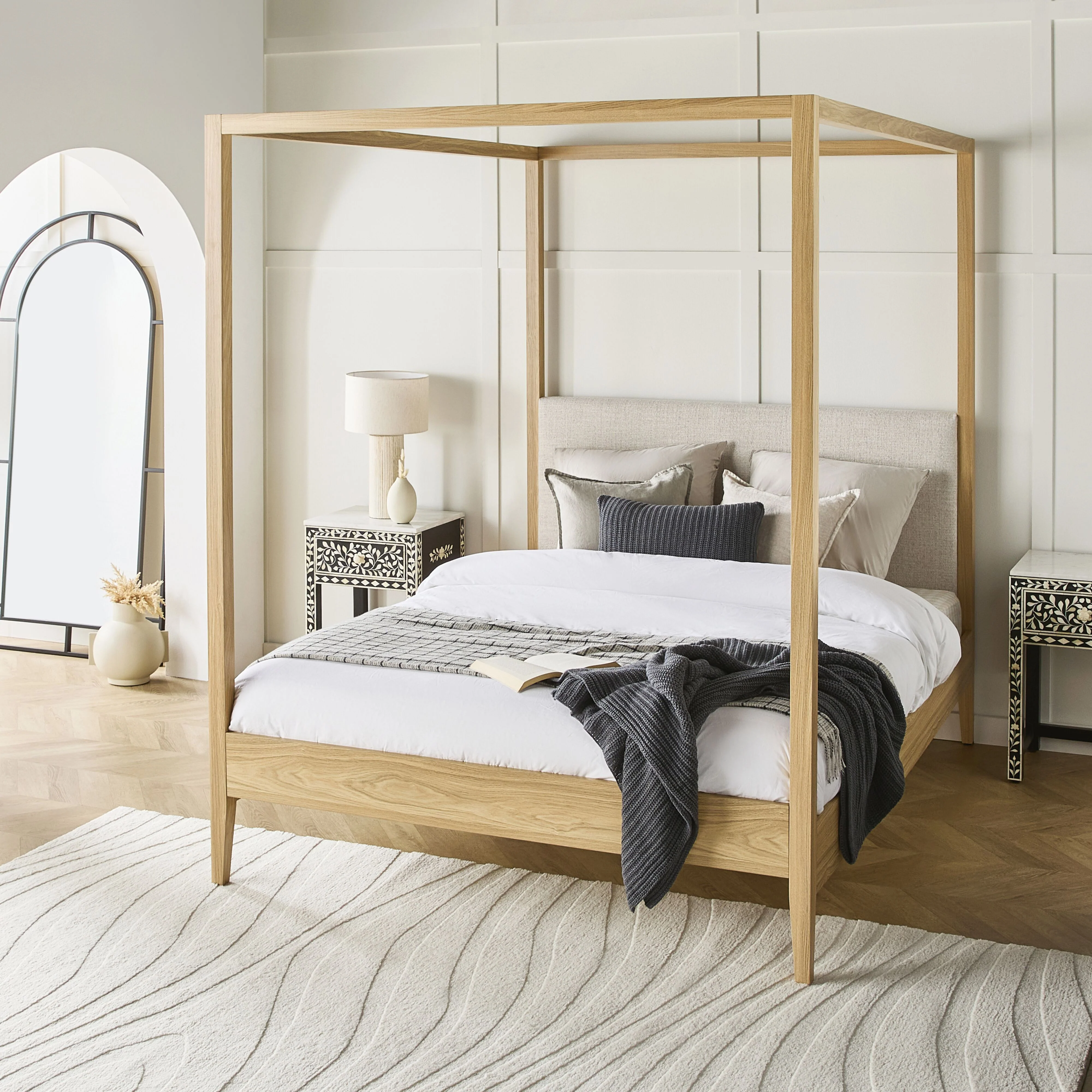 Kenzy 4 Poster King Bed - Image 9