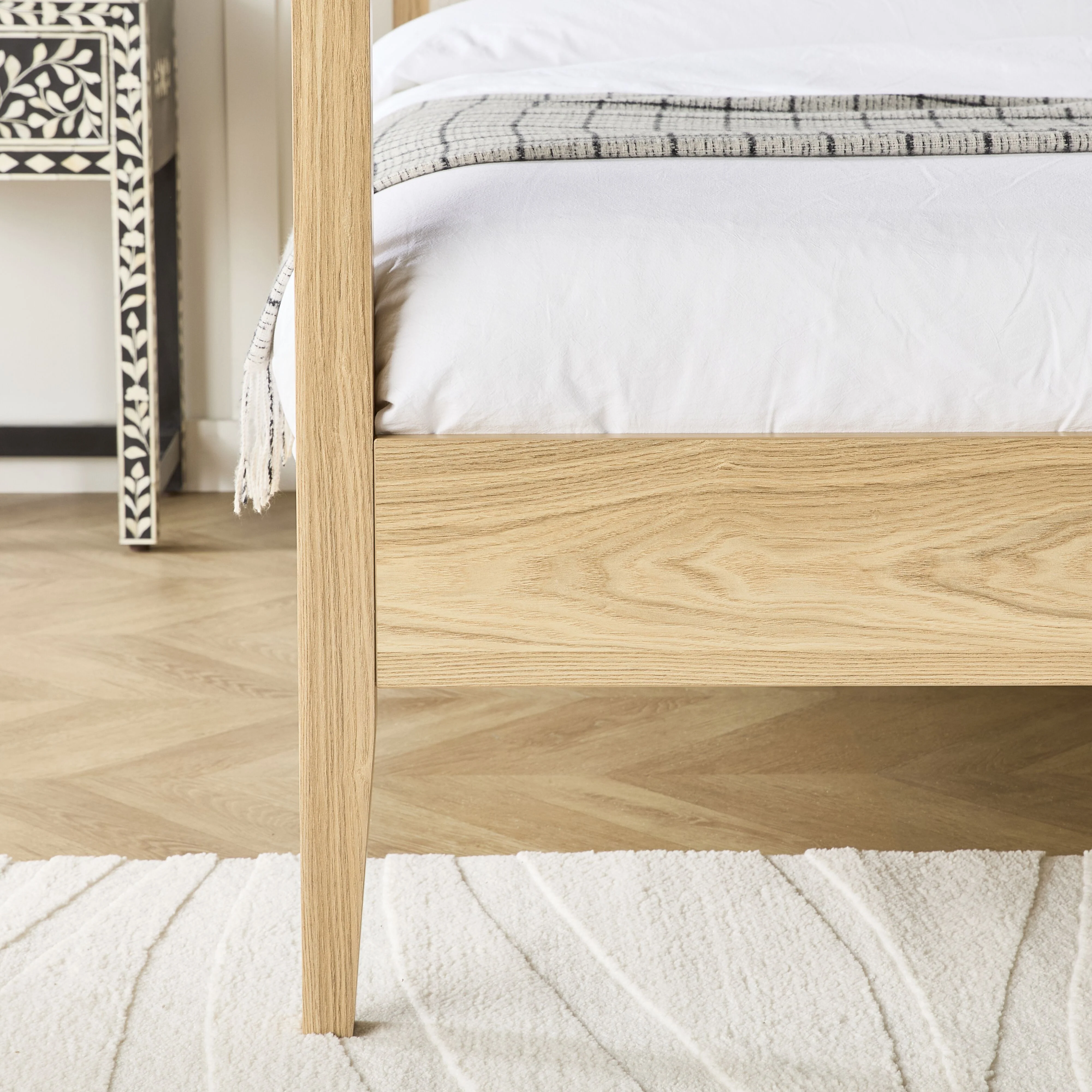 Kenzy 4 Poster Queen Bed - Image 12