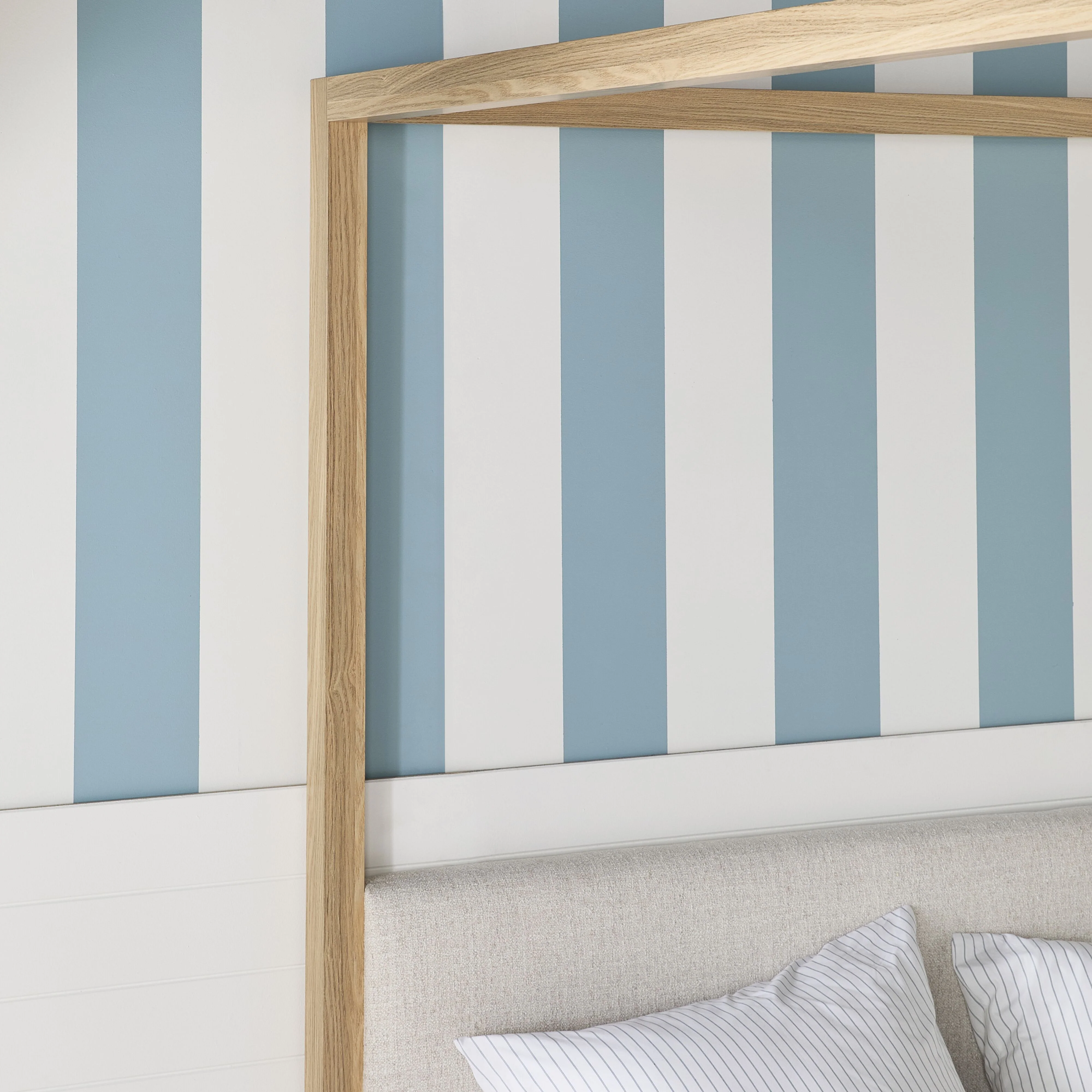 Kenzy 4 Poster Queen Bed - Image 14