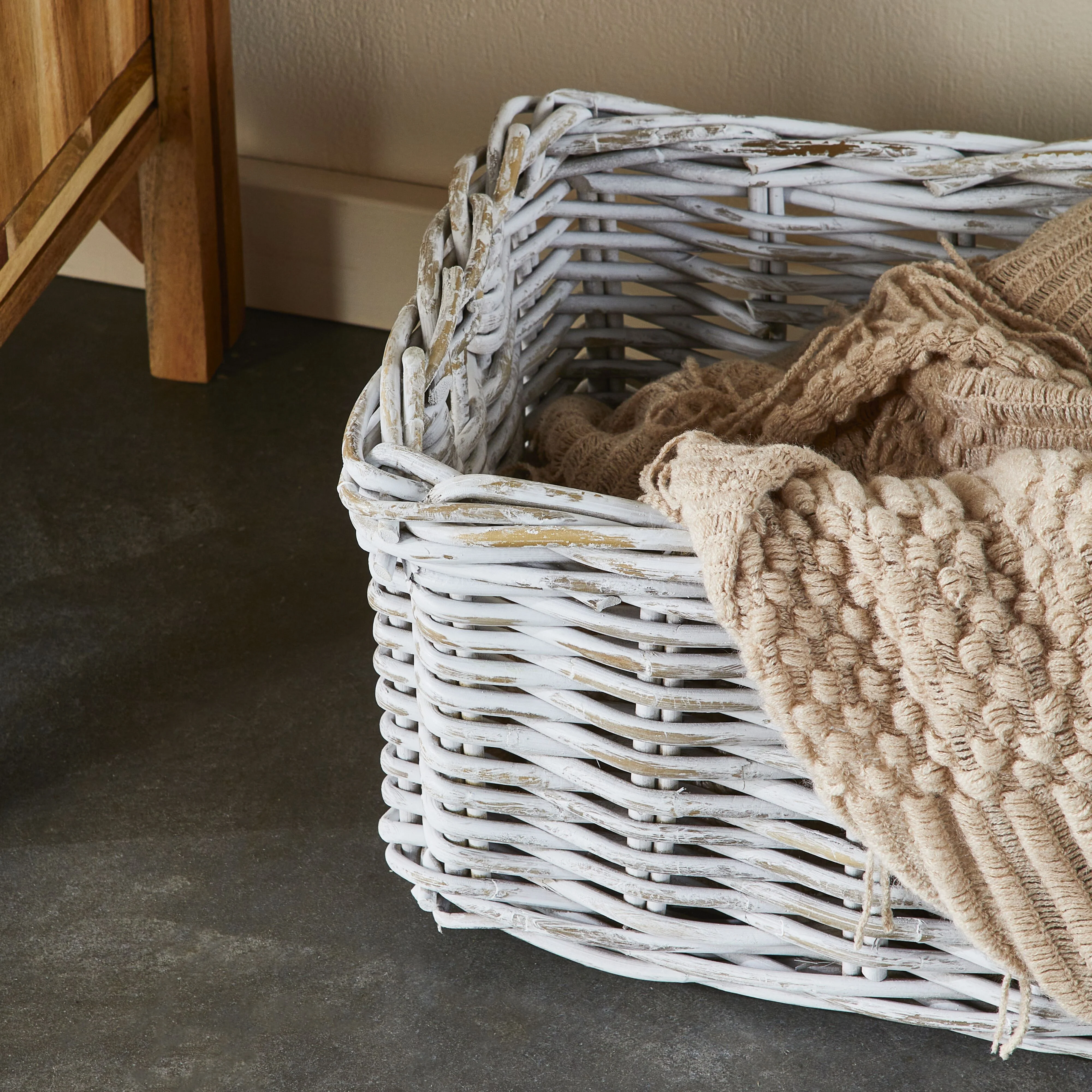 Lorne Basket Medium White Wash 49x30x22cm - Image 10