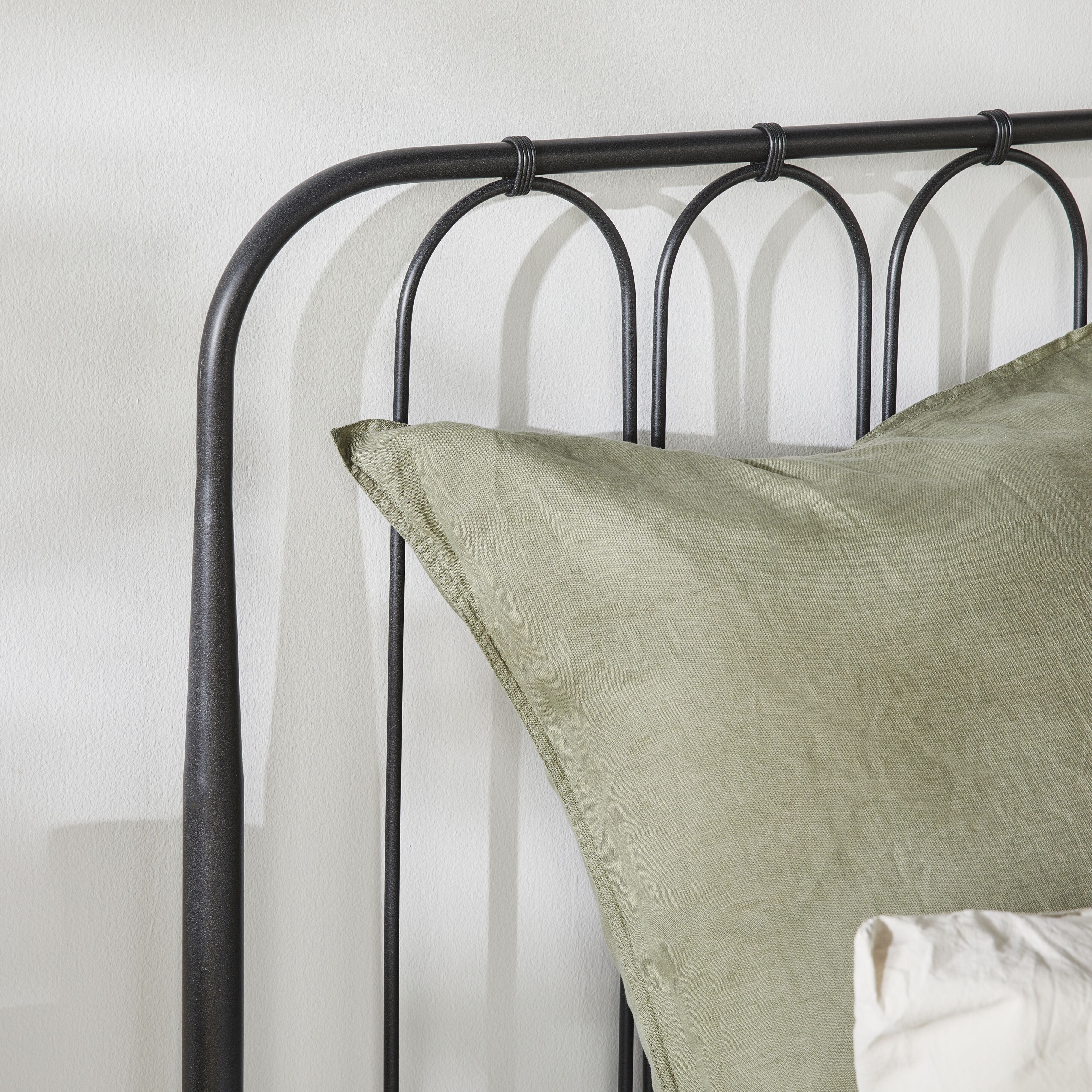 Lottie Queen Bed - Image 11