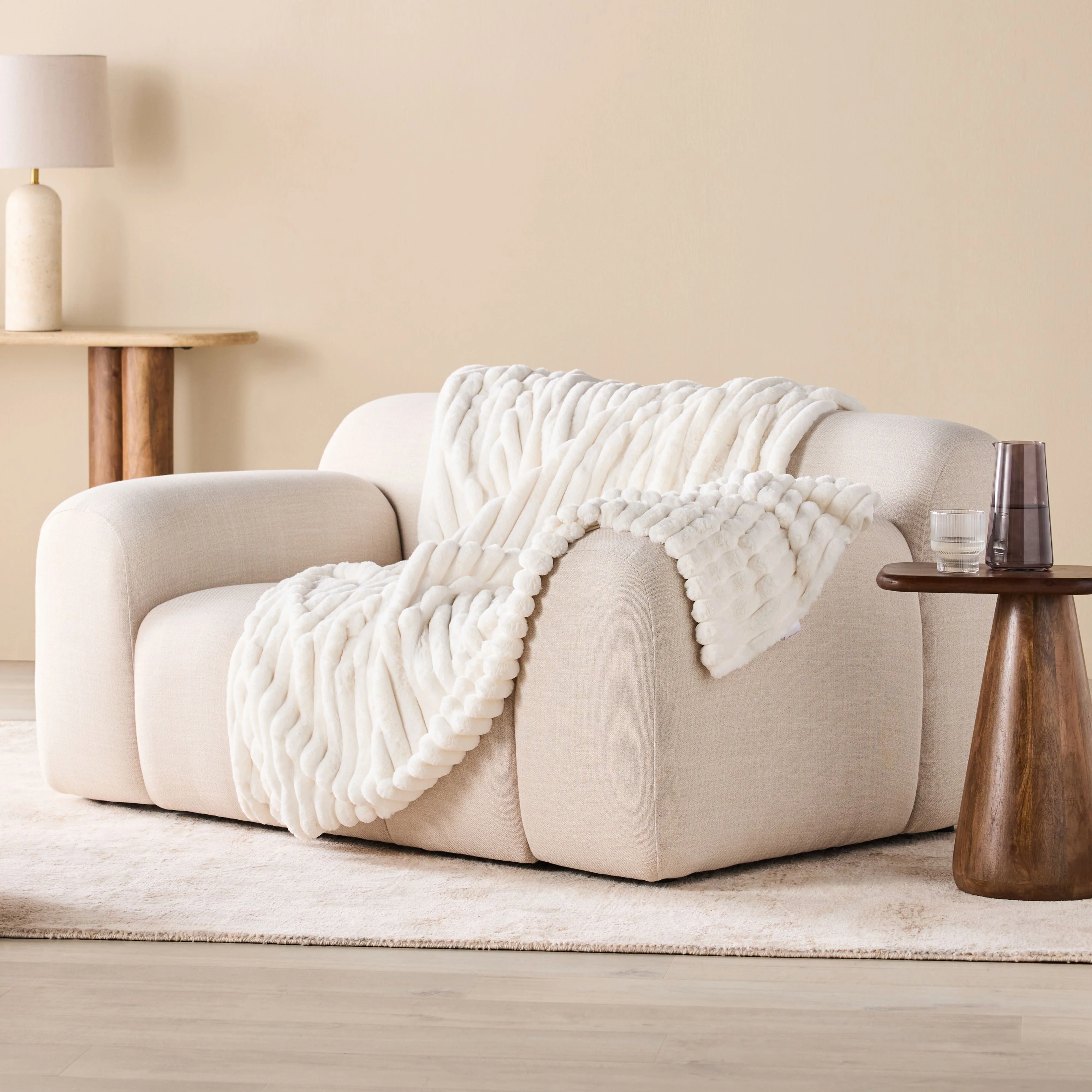 Luxe Rib Faux Fur Blanket Antique White 150x200cm - Image 2
