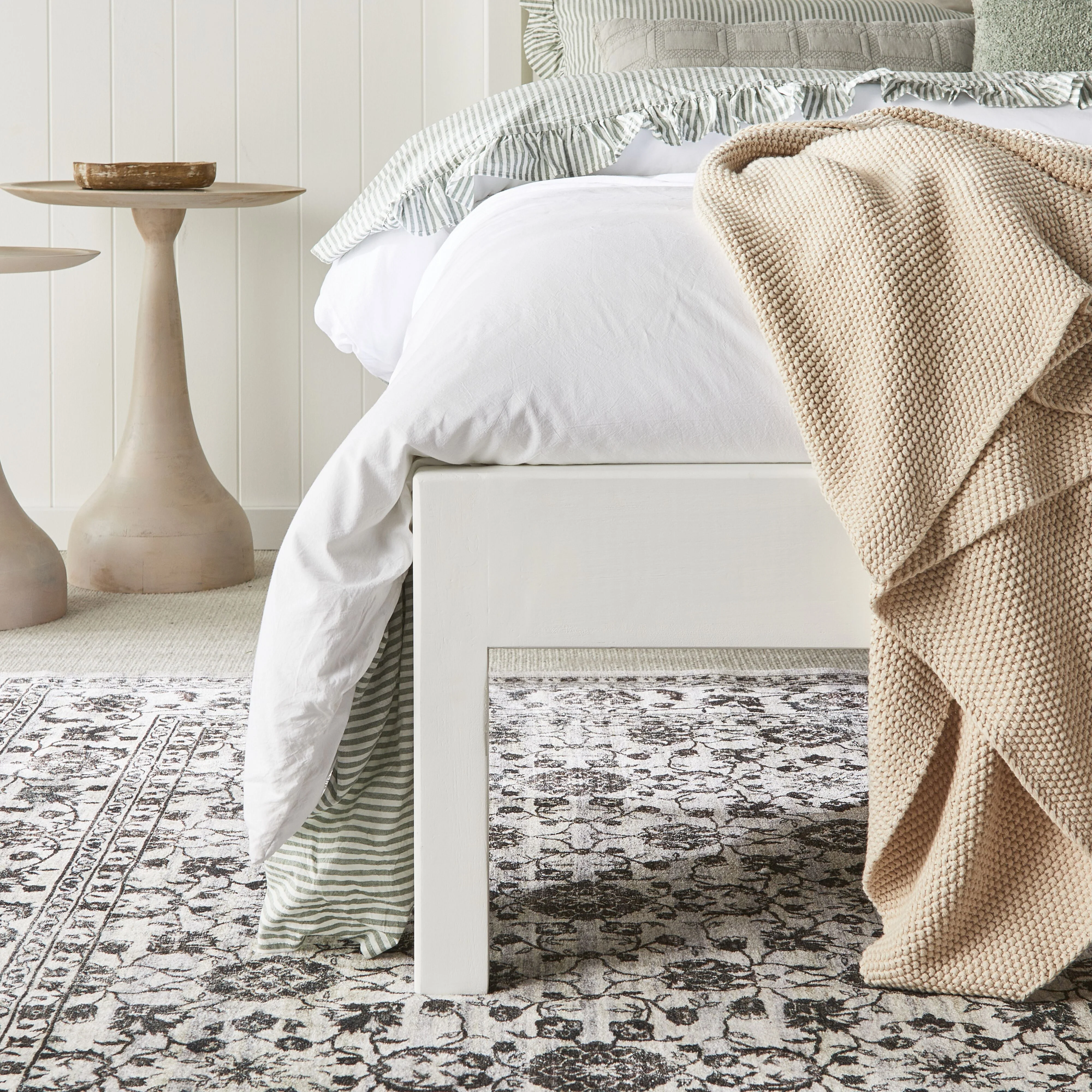 Maldon King Bed - Image 10