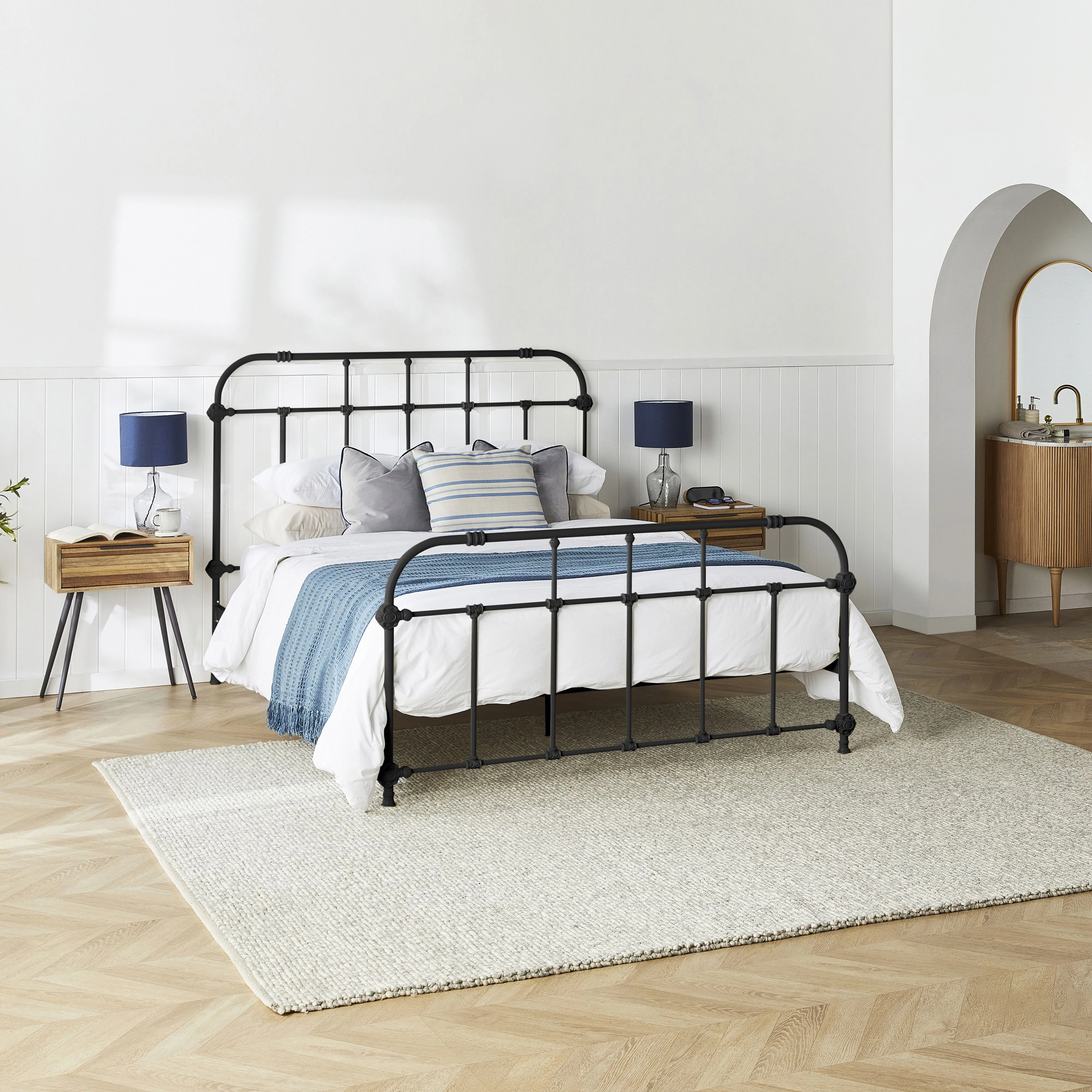 Manor Queen Bed Black - Image 7