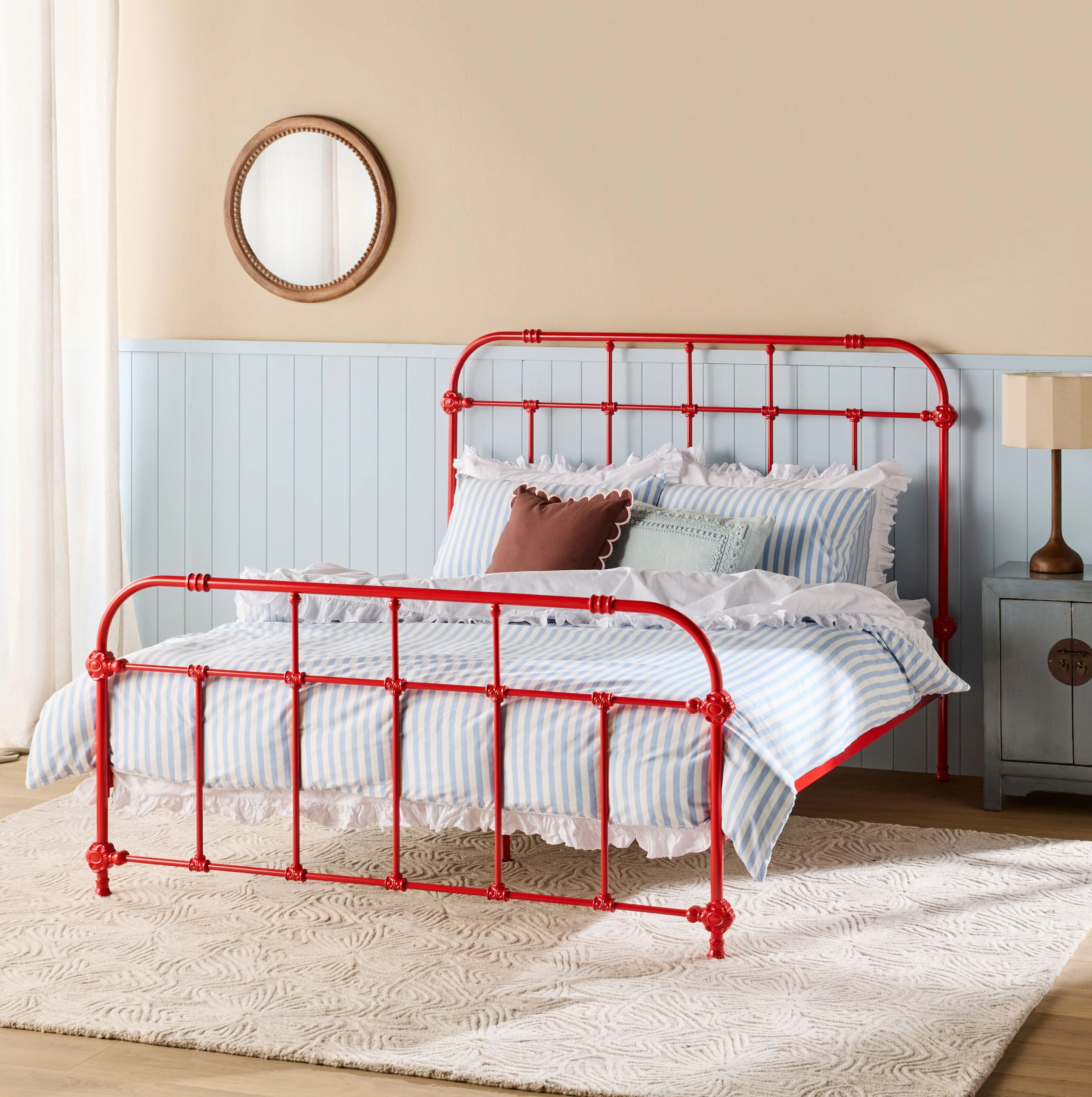 Manor Queen Bed Cherry - Image 9
