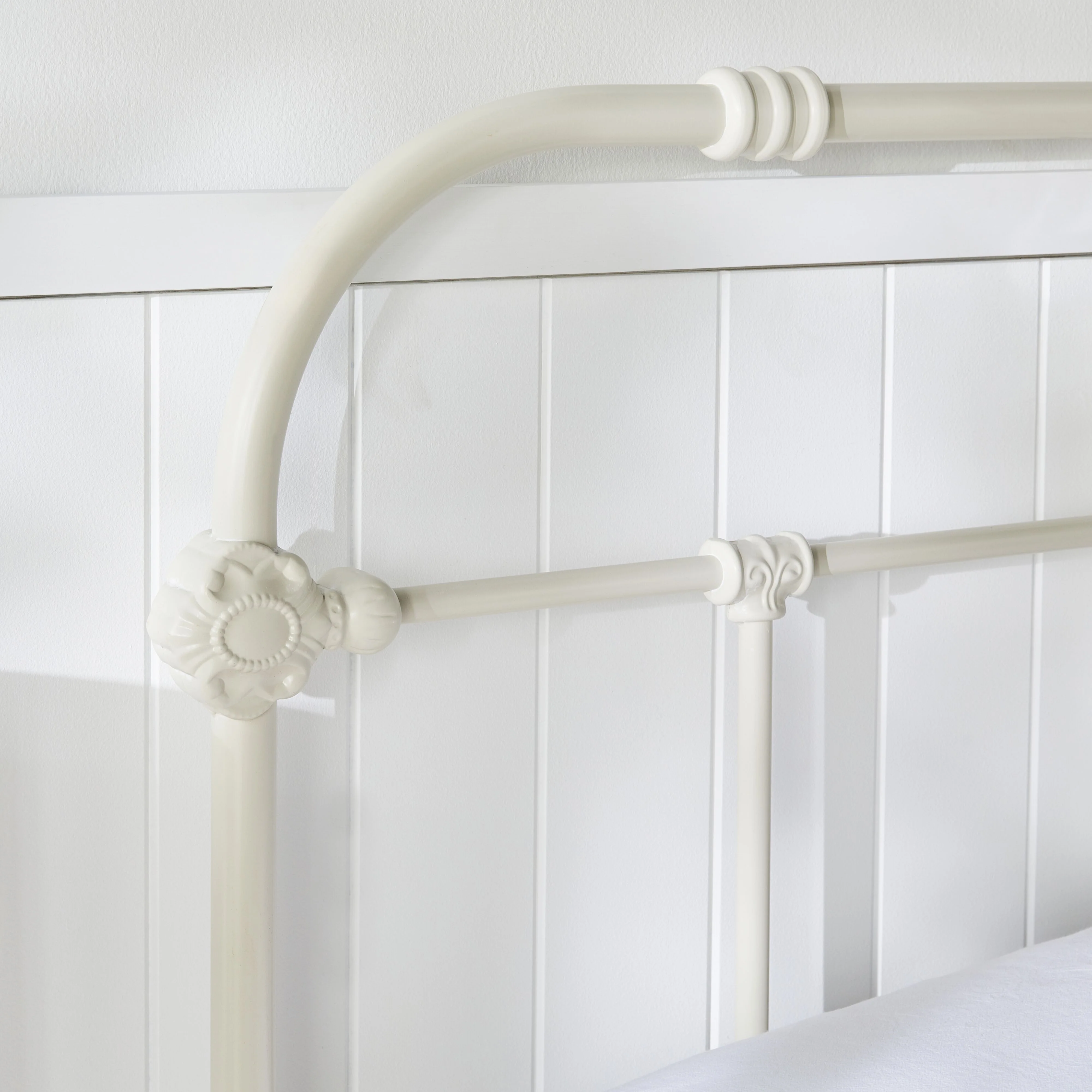 Manor Queen Bed White - Image 10