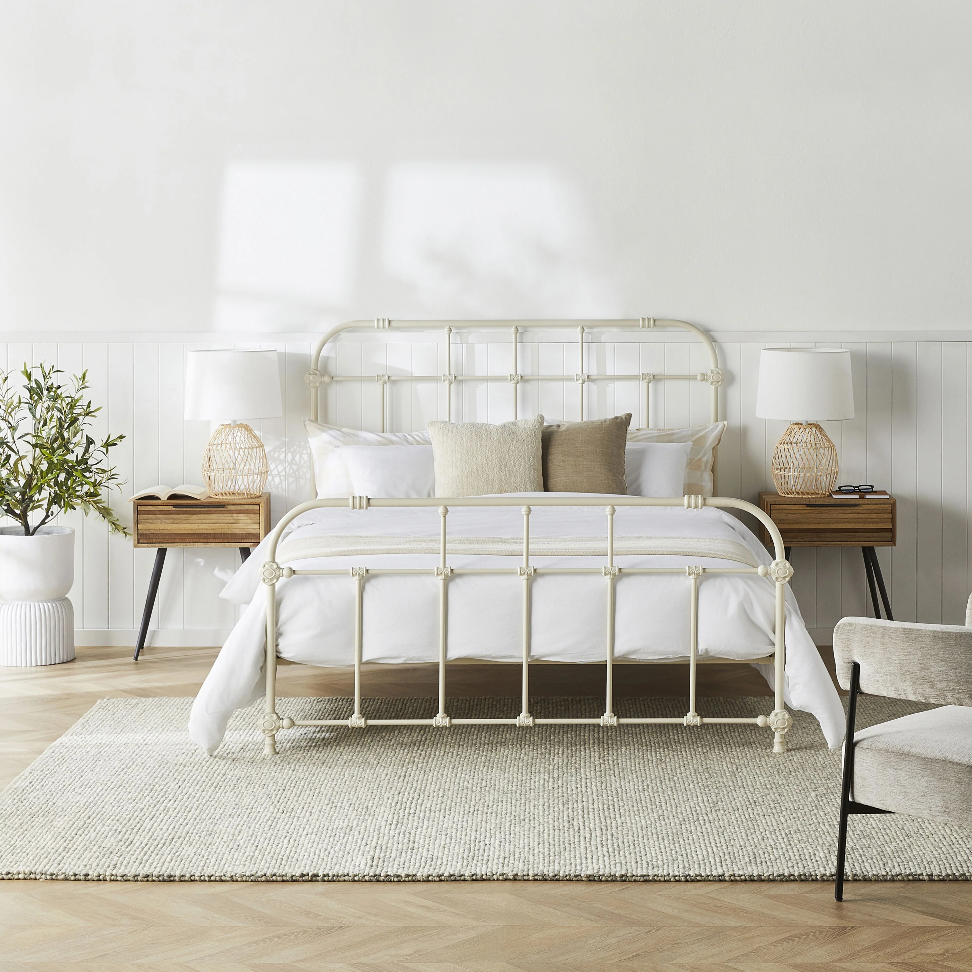 Manor Queen Bed White - Image 11