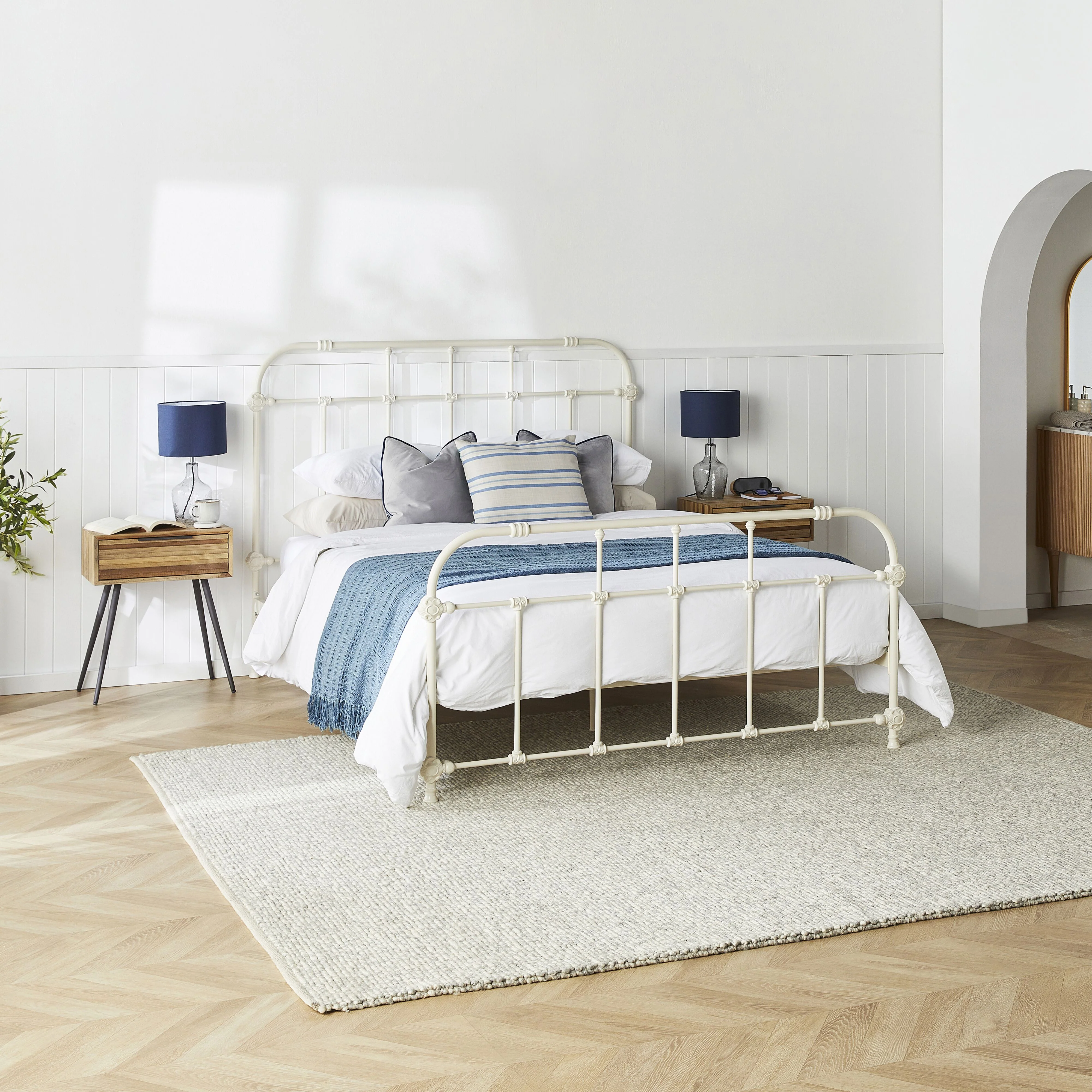 Manor Queen Bed White - Image 6