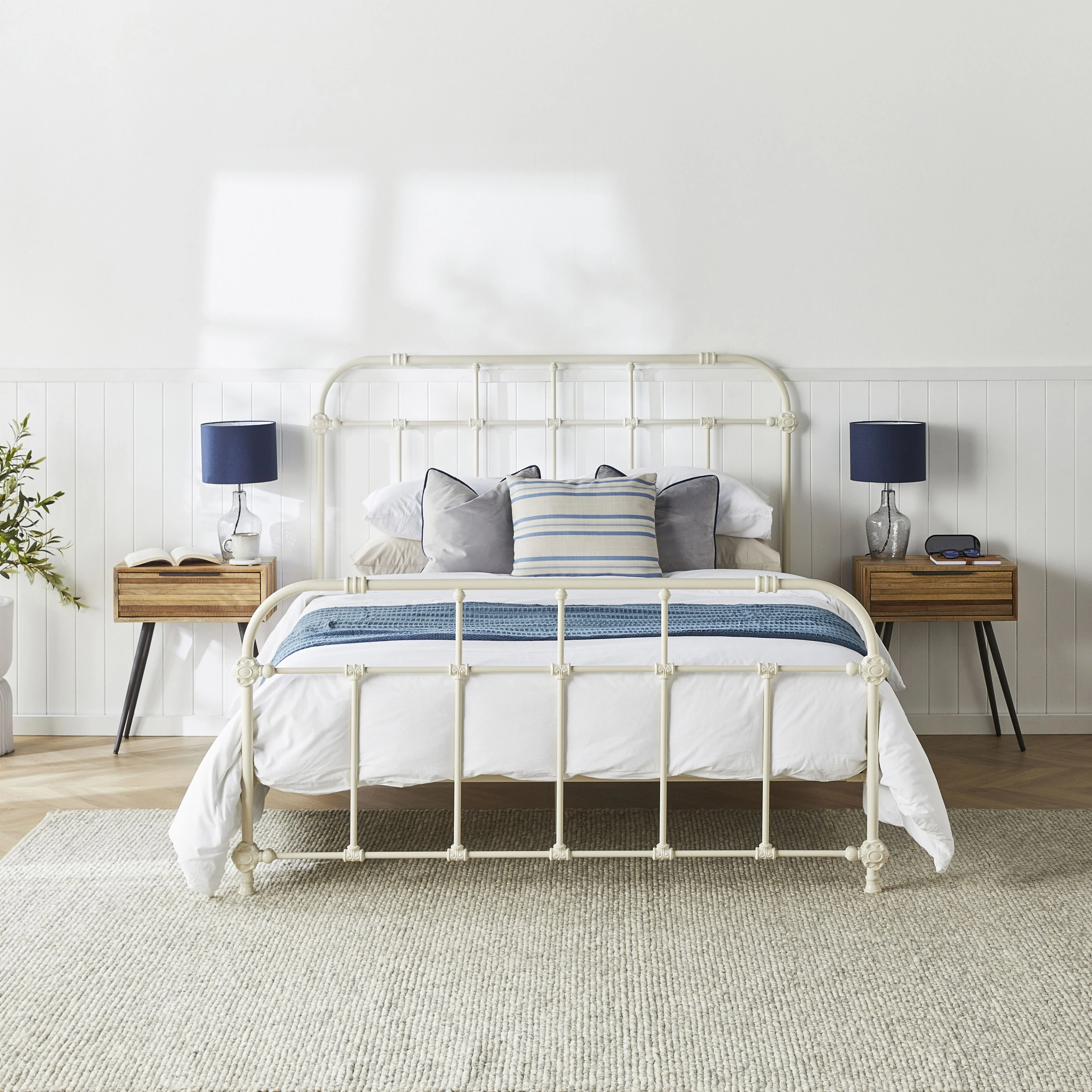 Manor Queen Bed White - Image 7