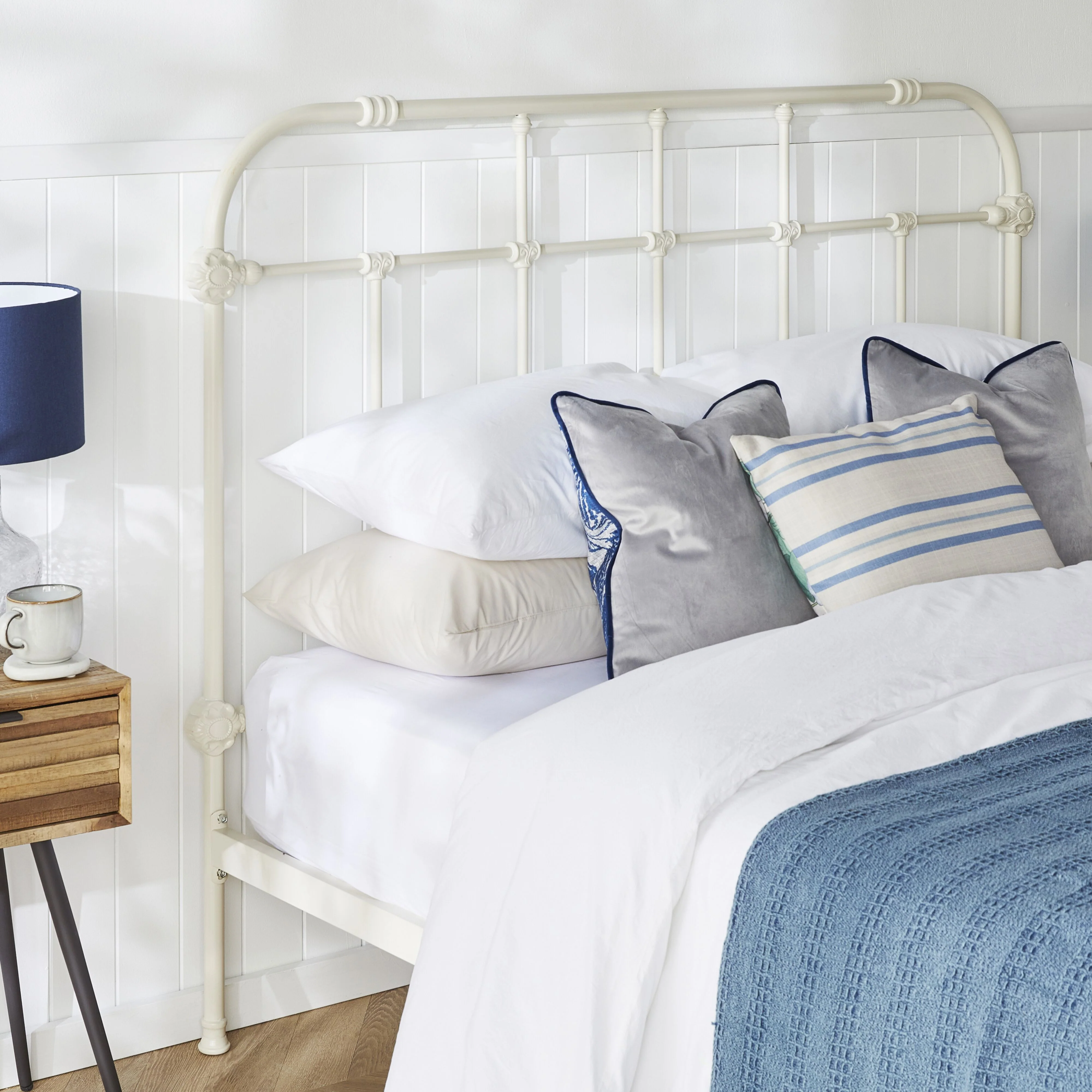 Manor Queen Bed White - Image 8