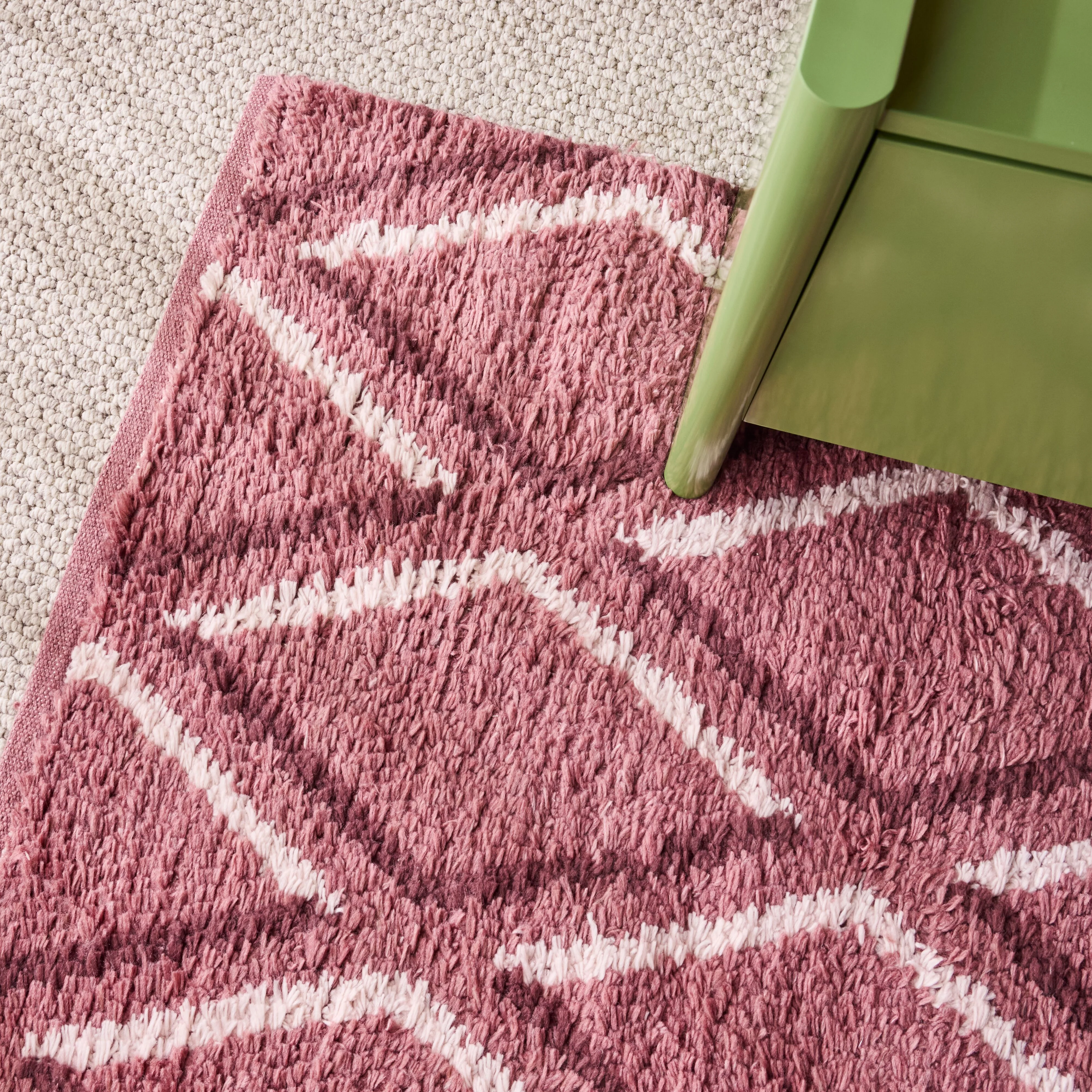 Modessa Lattice Shag Rug Berry 240x300cm - Image 5