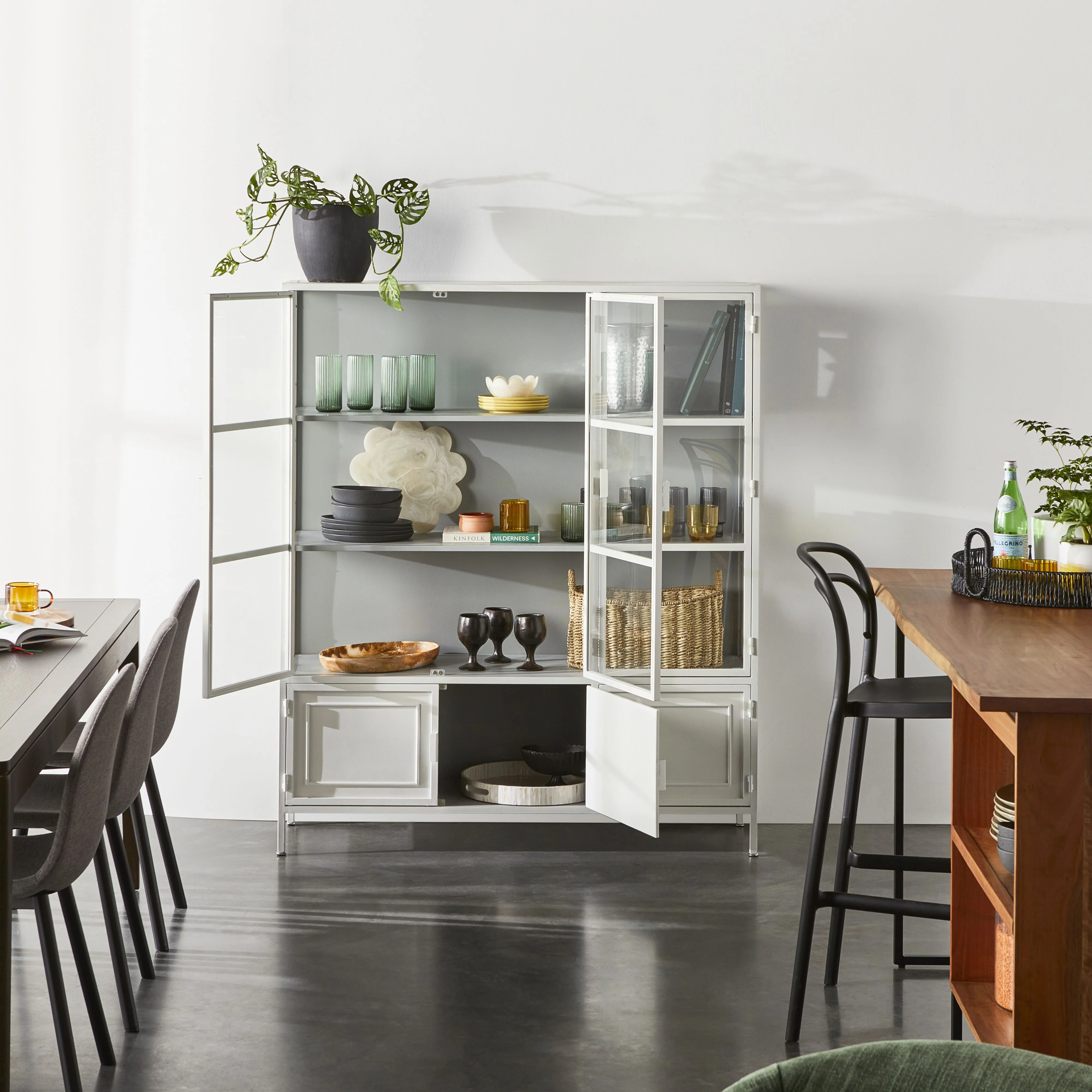 Nero 6 Door Display Cabinet 135 x 40 x 160cm White & Grey - Image 10