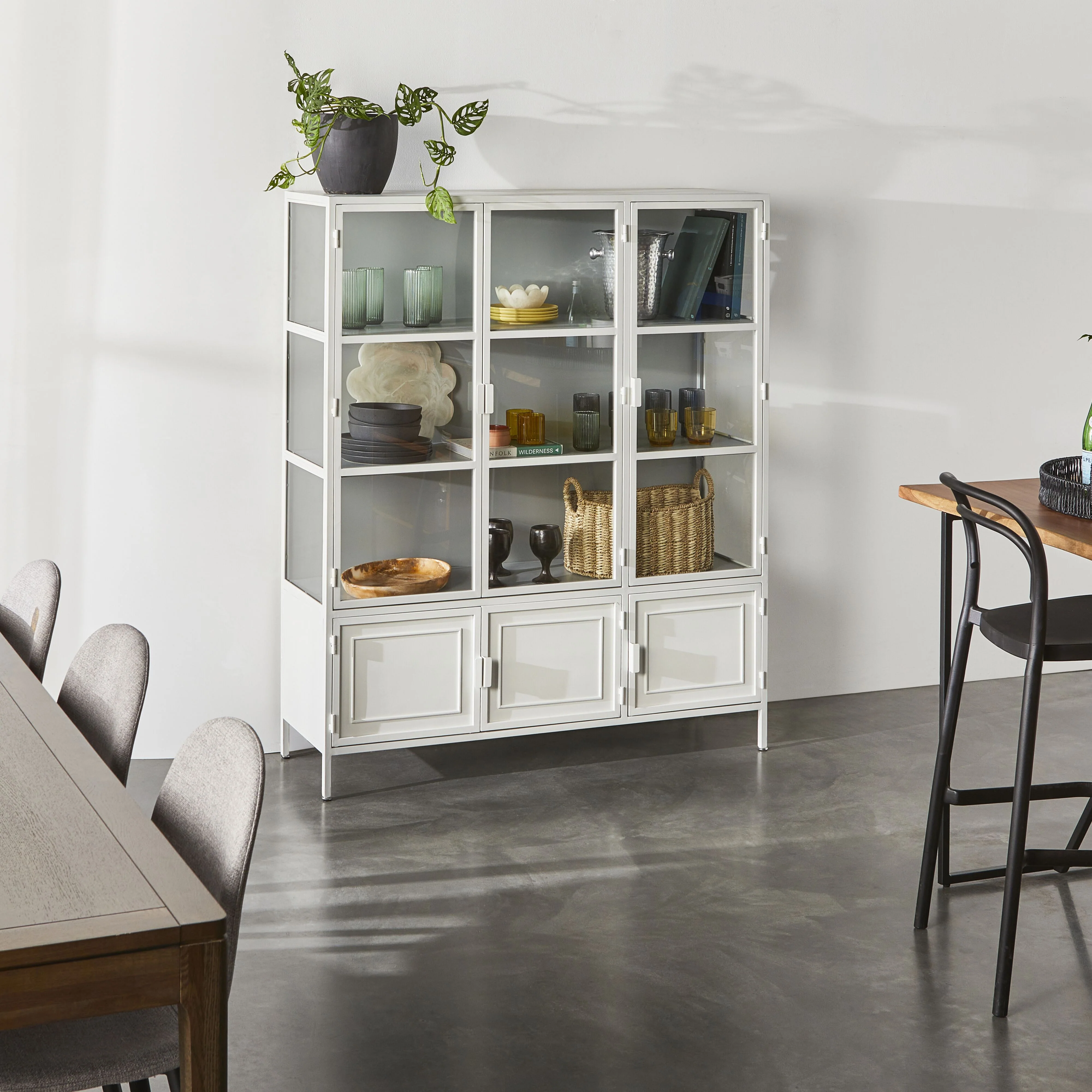 Nero 6 Door Display Cabinet 135 x 40 x 160cm White & Grey - Image 11